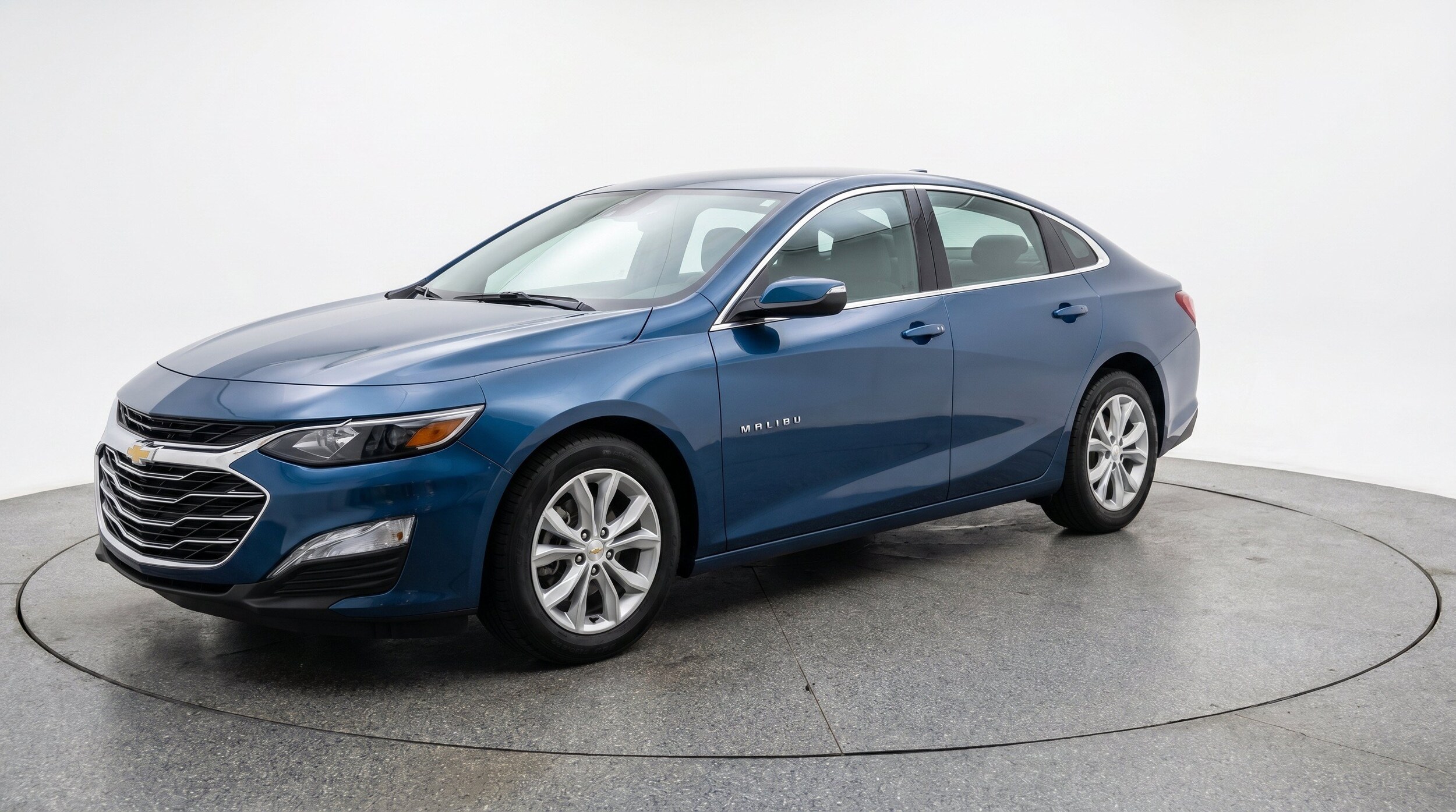 Thumbnail: 2024 Chevrolet Malibu - 3