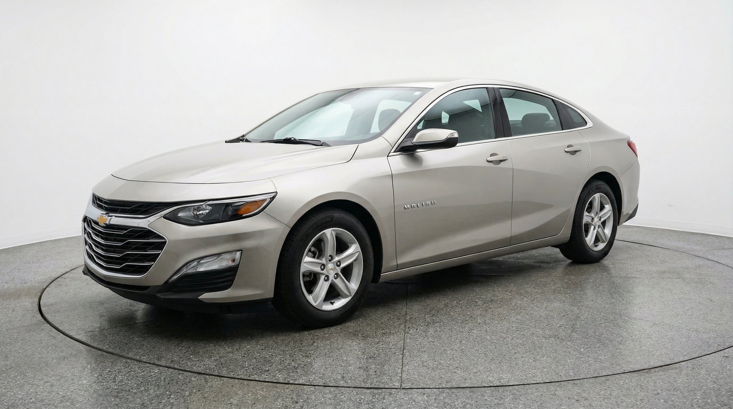 Thumbnail: 2024 Chevrolet Malibu - 3