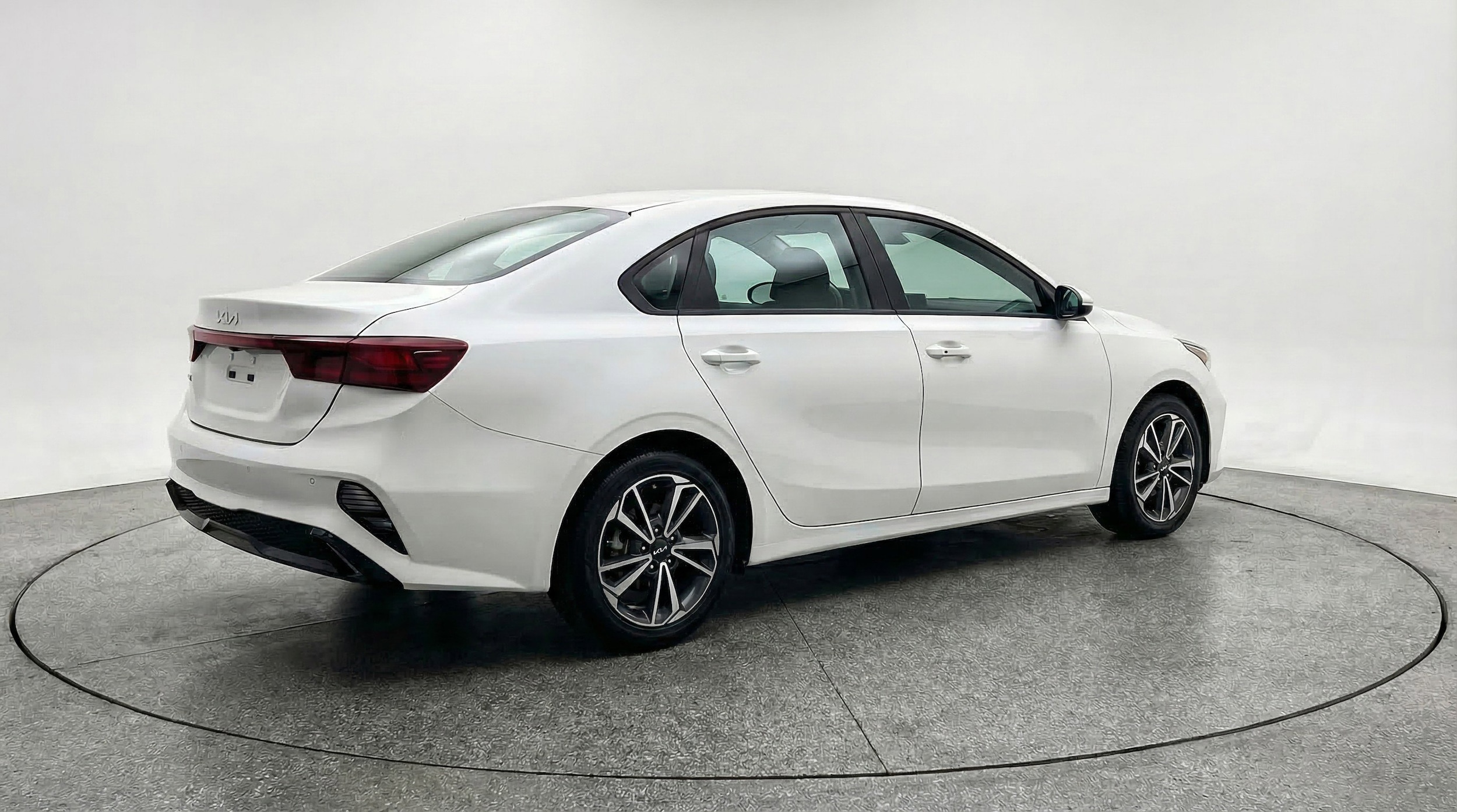 Thumbnail: 2024 Kia Forte - 9