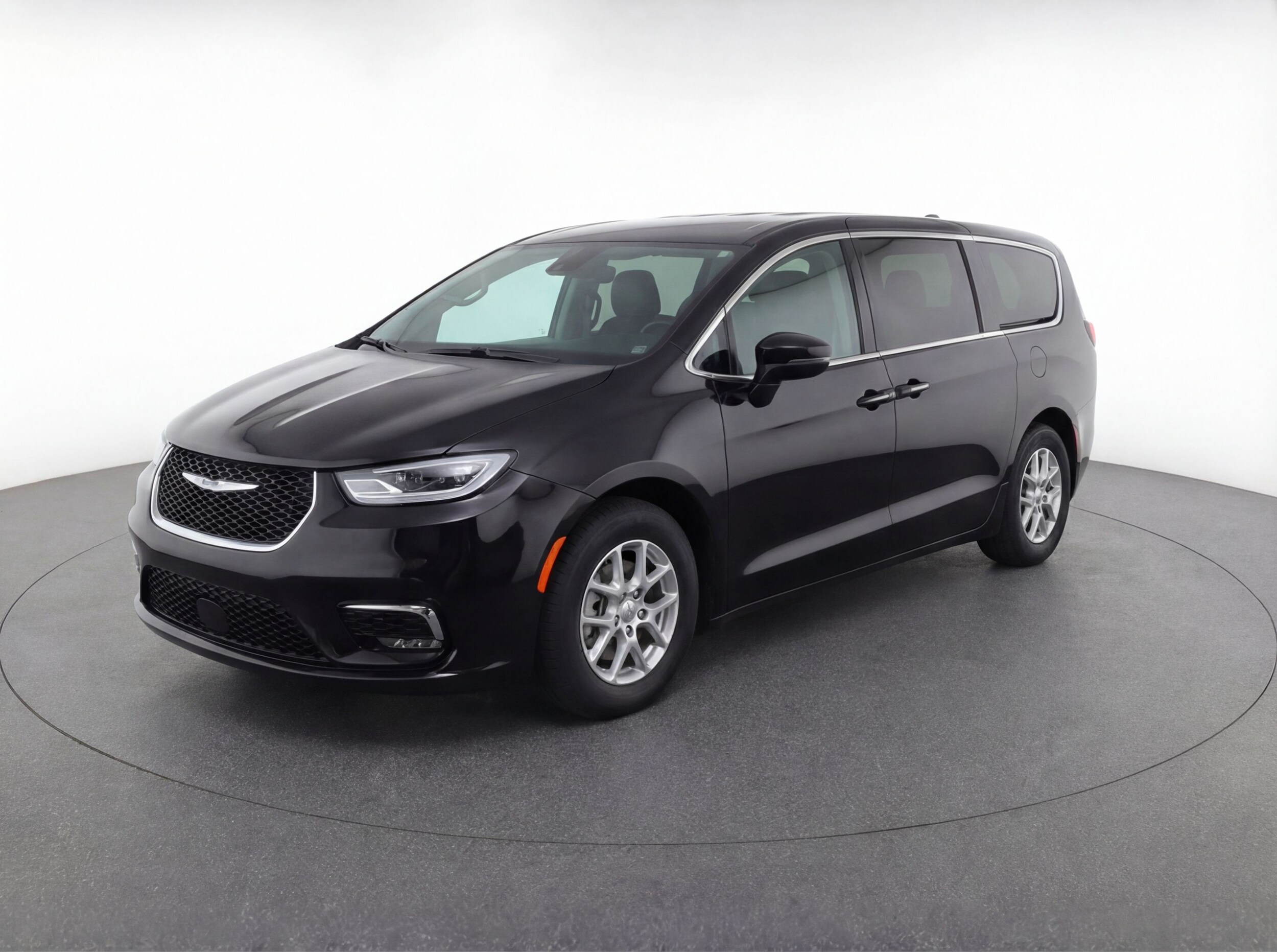 Thumbnail: 2024 Chrysler Pacifica - 3