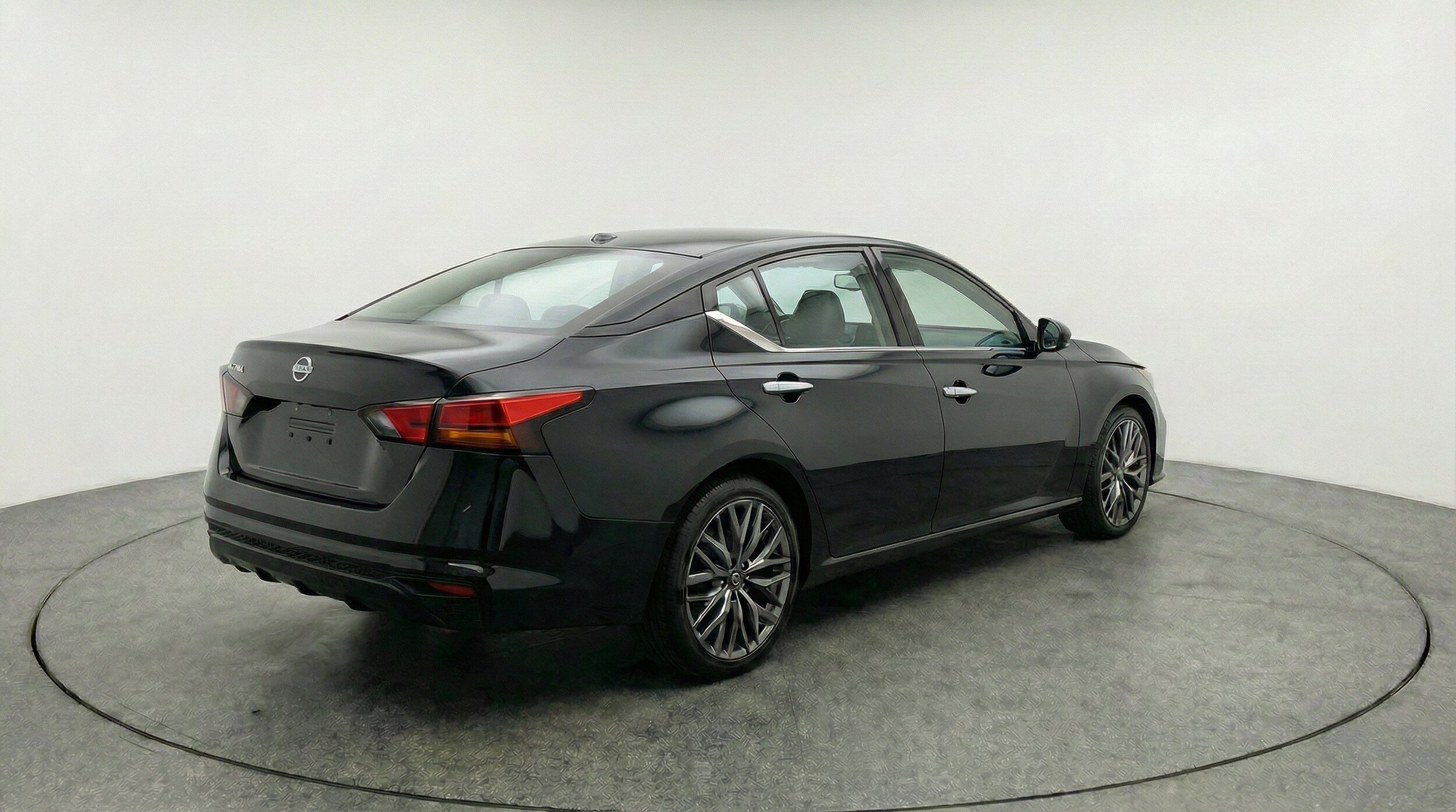 Thumbnail: 2025 Nissan Altima - 9