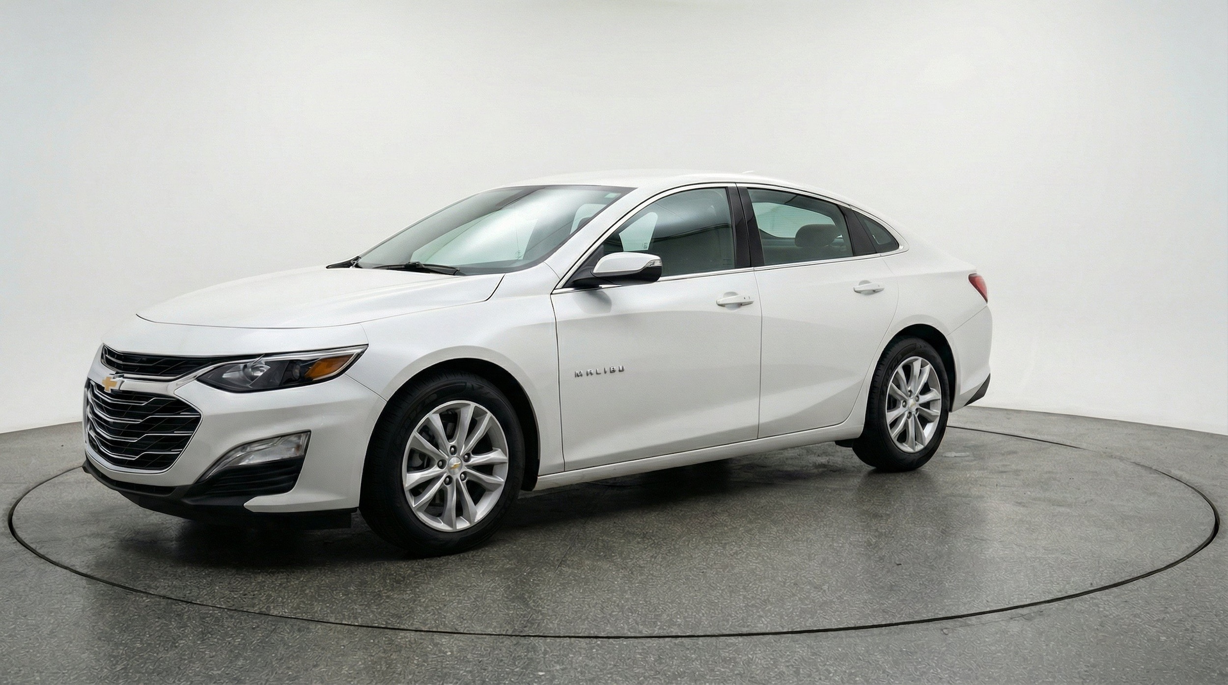 Thumbnail: 2024 Chevrolet Malibu - 3