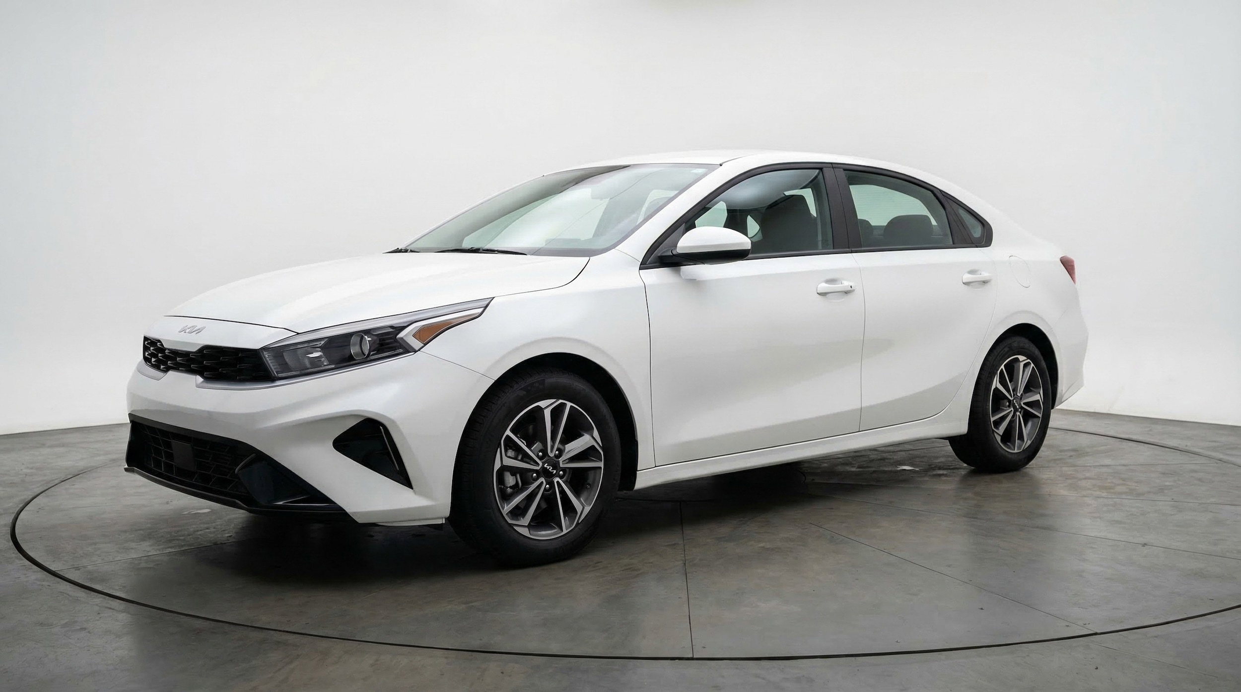 Thumbnail: 2024 Kia Forte - 3