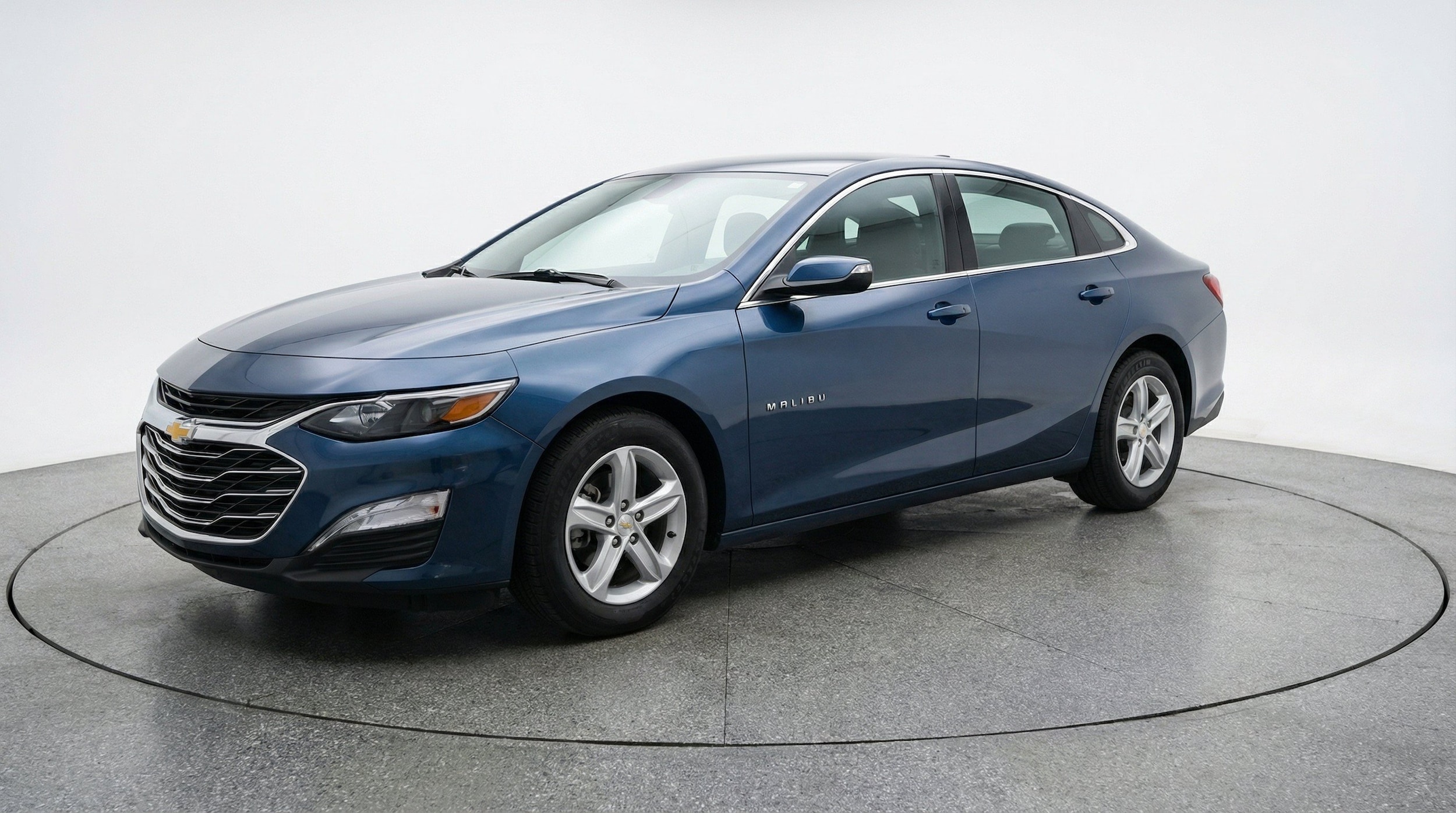 Thumbnail: 2024 Chevrolet Malibu - 3
