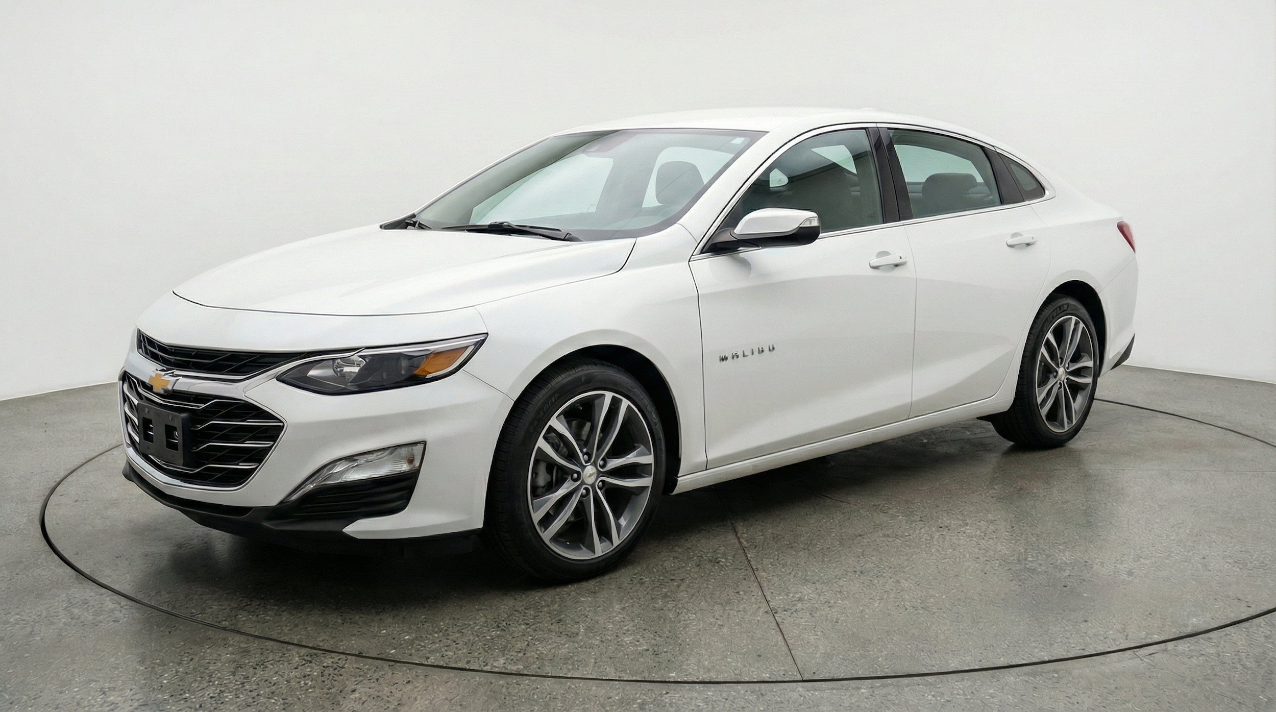 Thumbnail: 2024 Chevrolet Malibu - 3