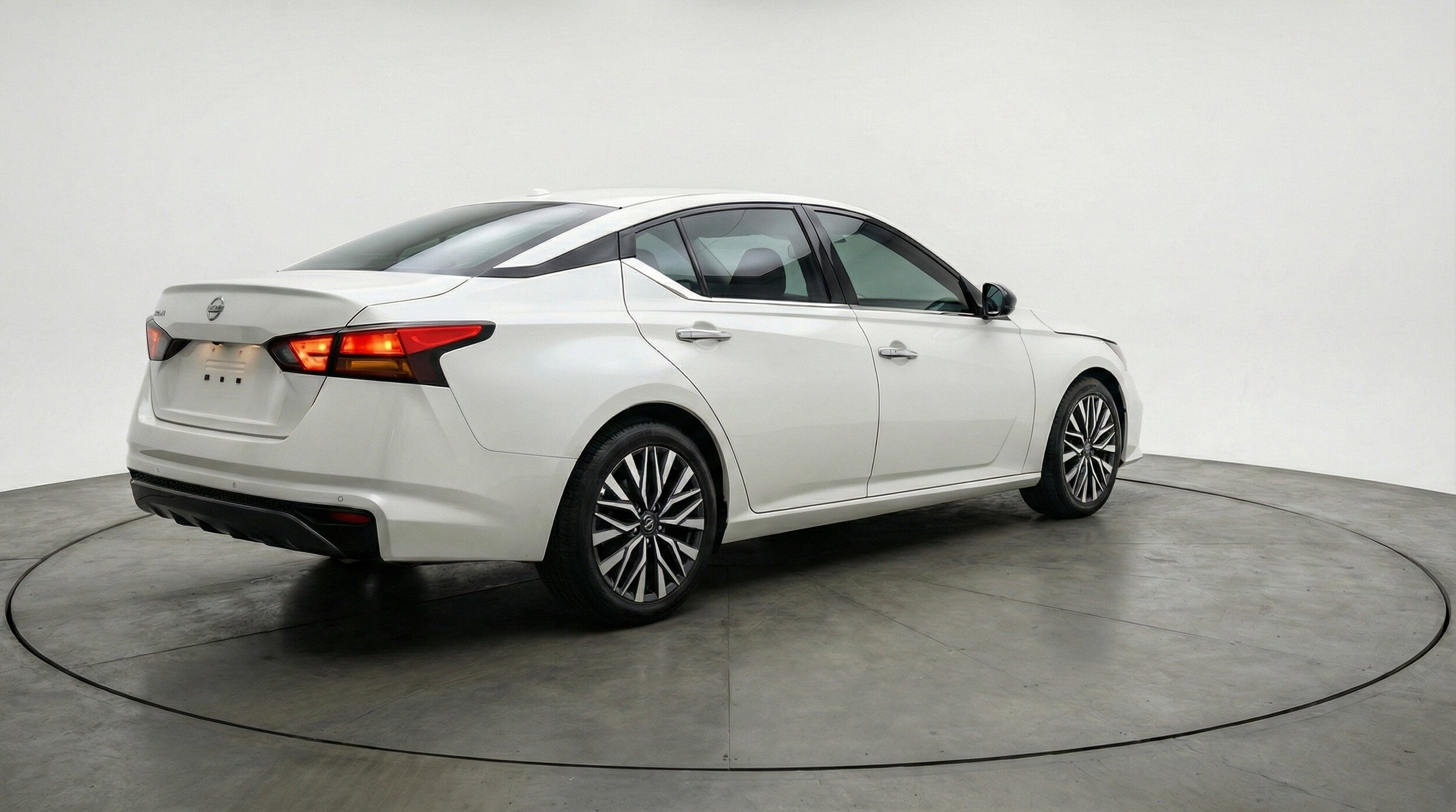 Thumbnail: 2025 Nissan Altima - 9