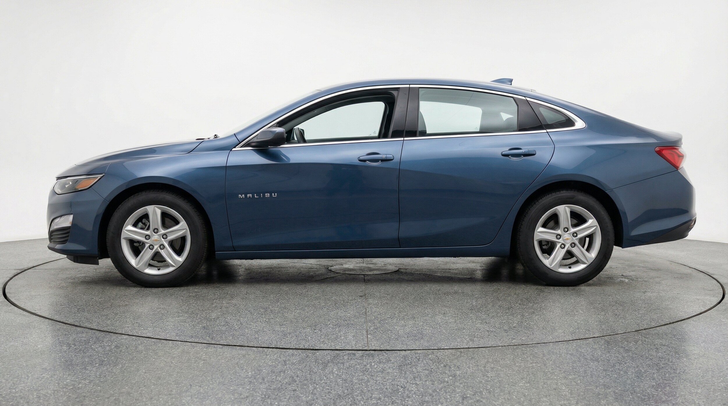 Thumbnail: 2024 Chevrolet Malibu - 5