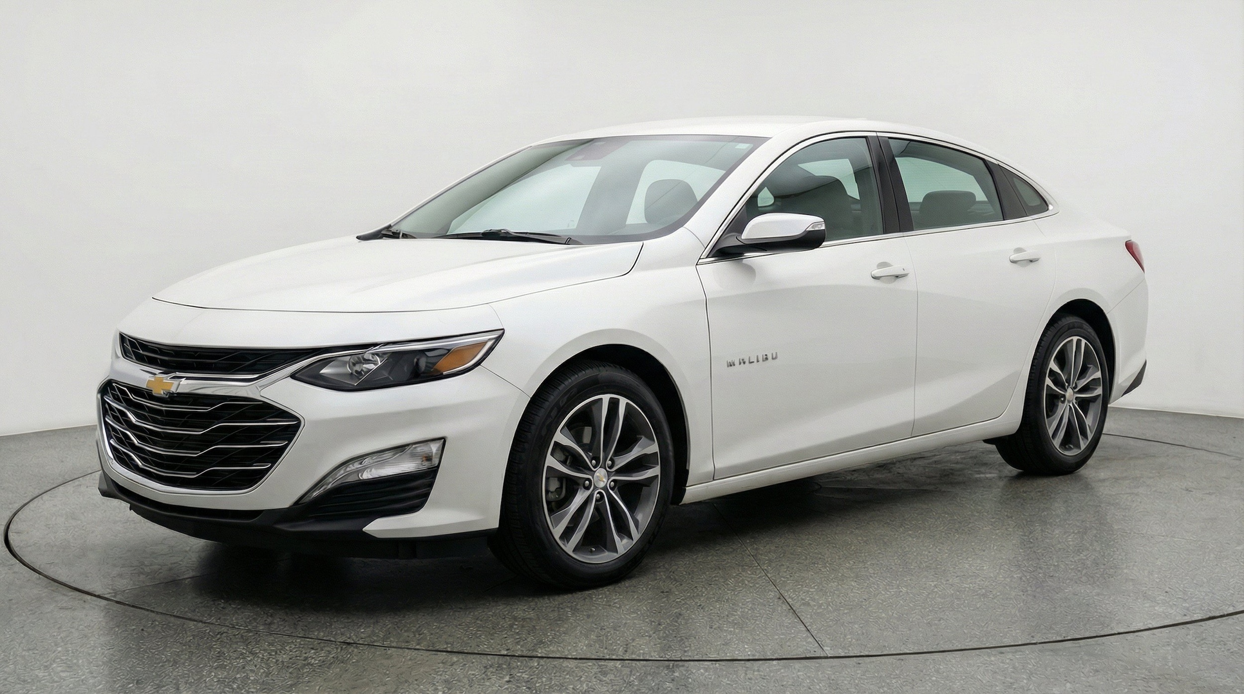 Thumbnail: 2024 Chevrolet Malibu - 3
