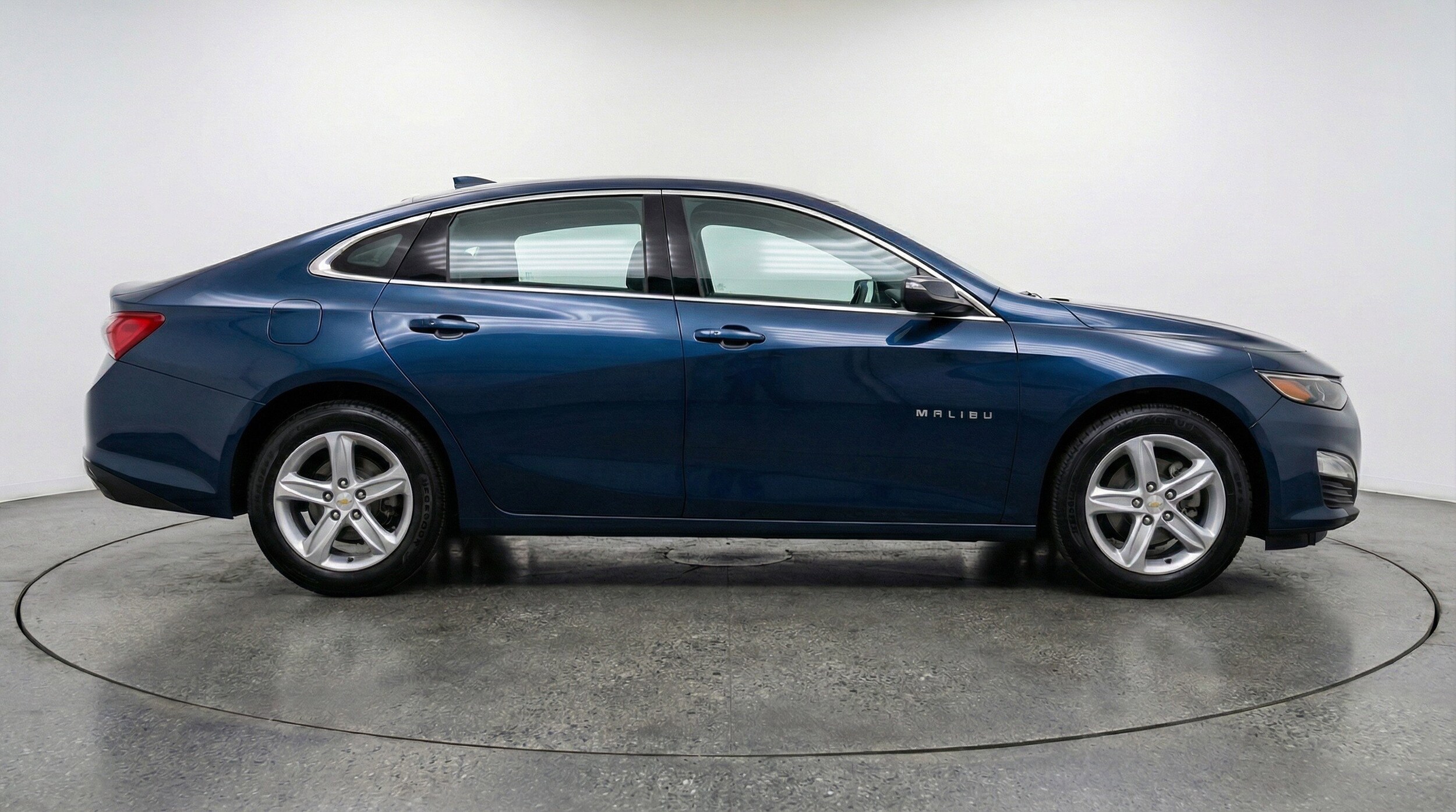 Thumbnail: 2024 Chevrolet Malibu - 11