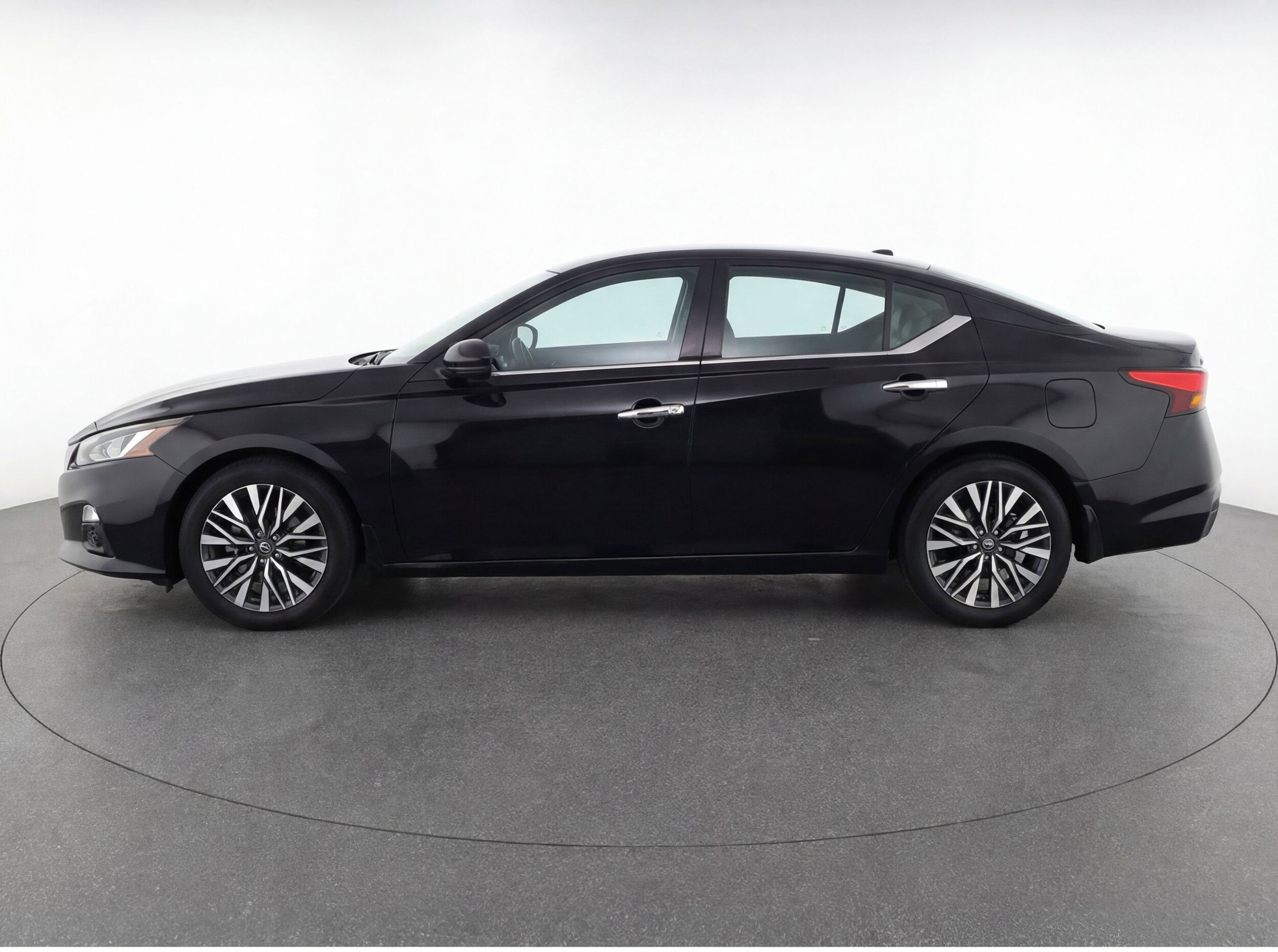 Thumbnail: 2024 Nissan Altima - 5