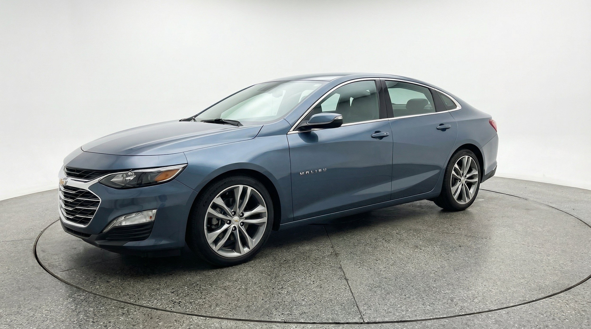 Thumbnail: 2024 Chevrolet Malibu - 3