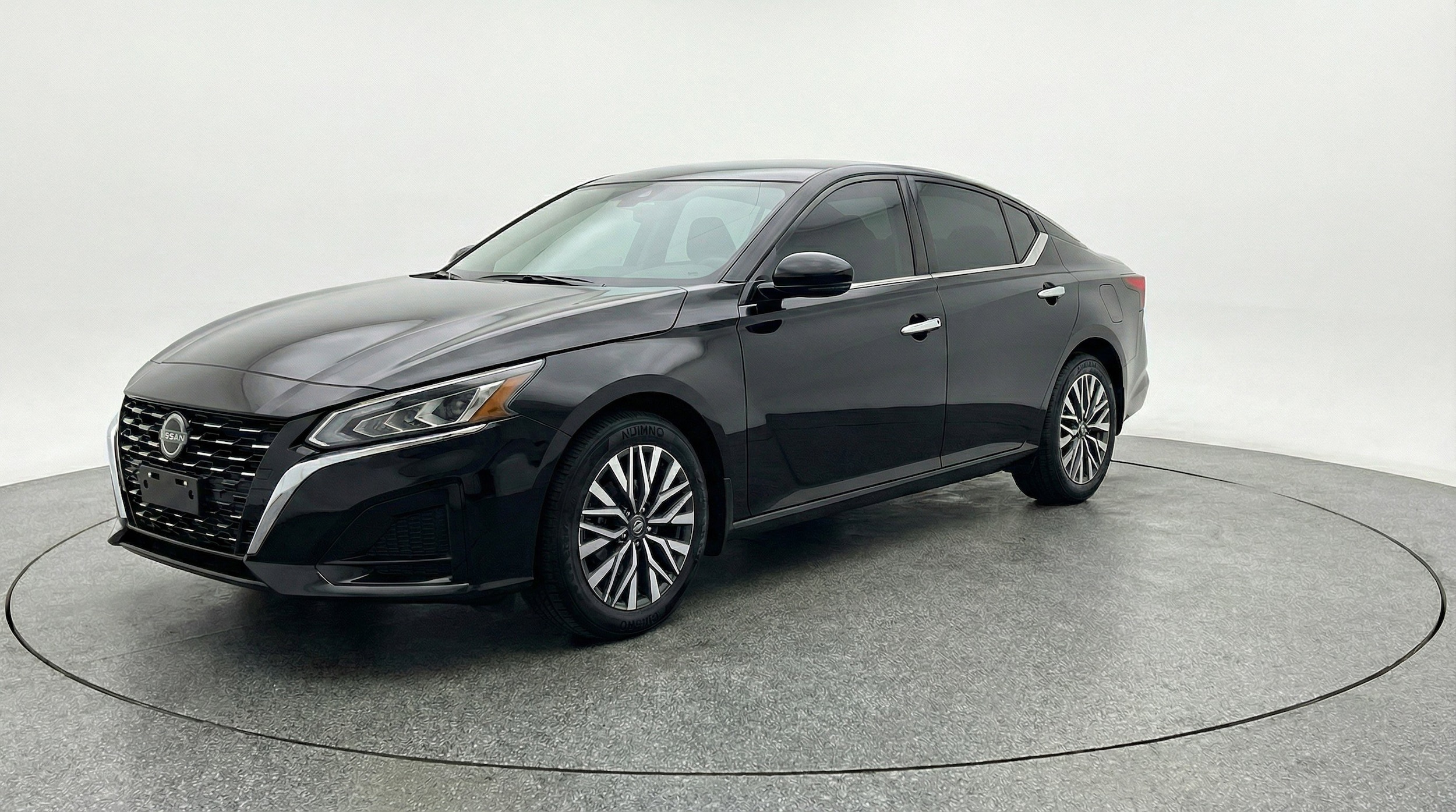 Thumbnail: 2025 Nissan Altima - 3