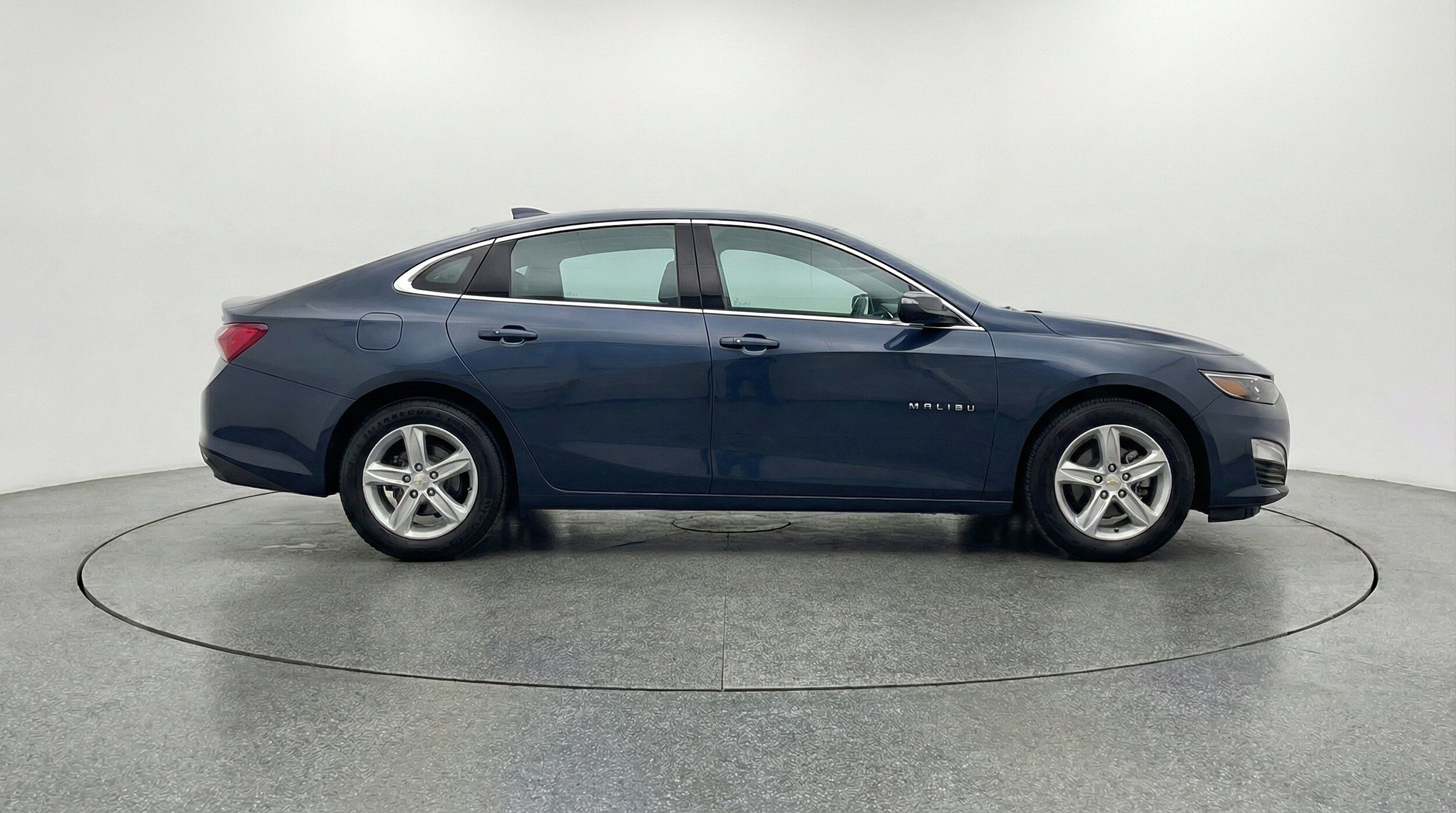 Thumbnail: 2024 Chevrolet Malibu - 11