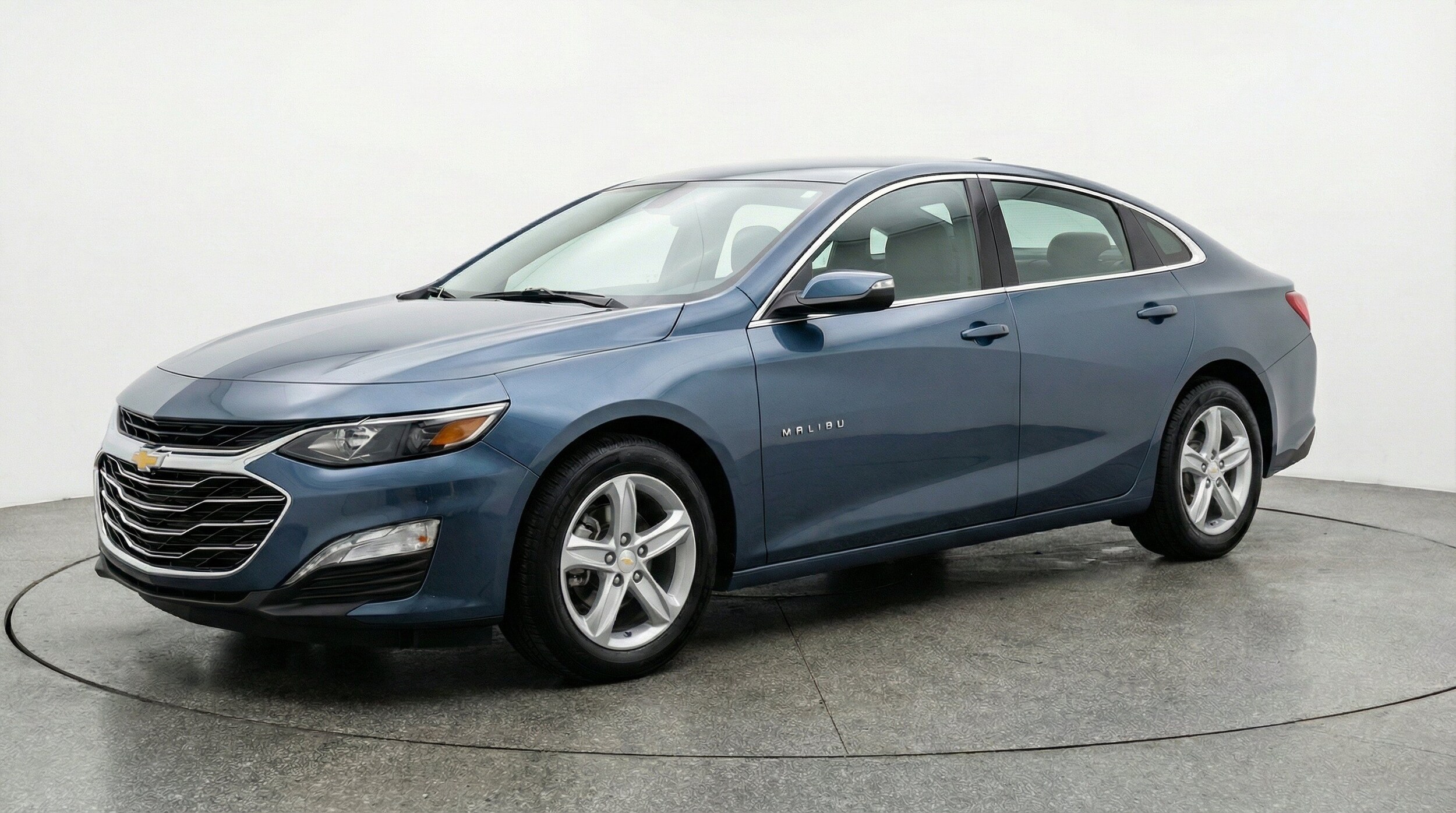 Thumbnail: 2024 Chevrolet Malibu - 3