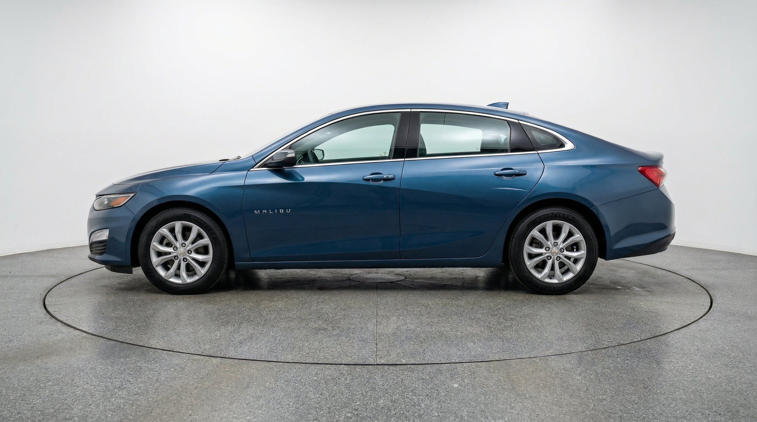 Thumbnail: 2024 Chevrolet Malibu - 5