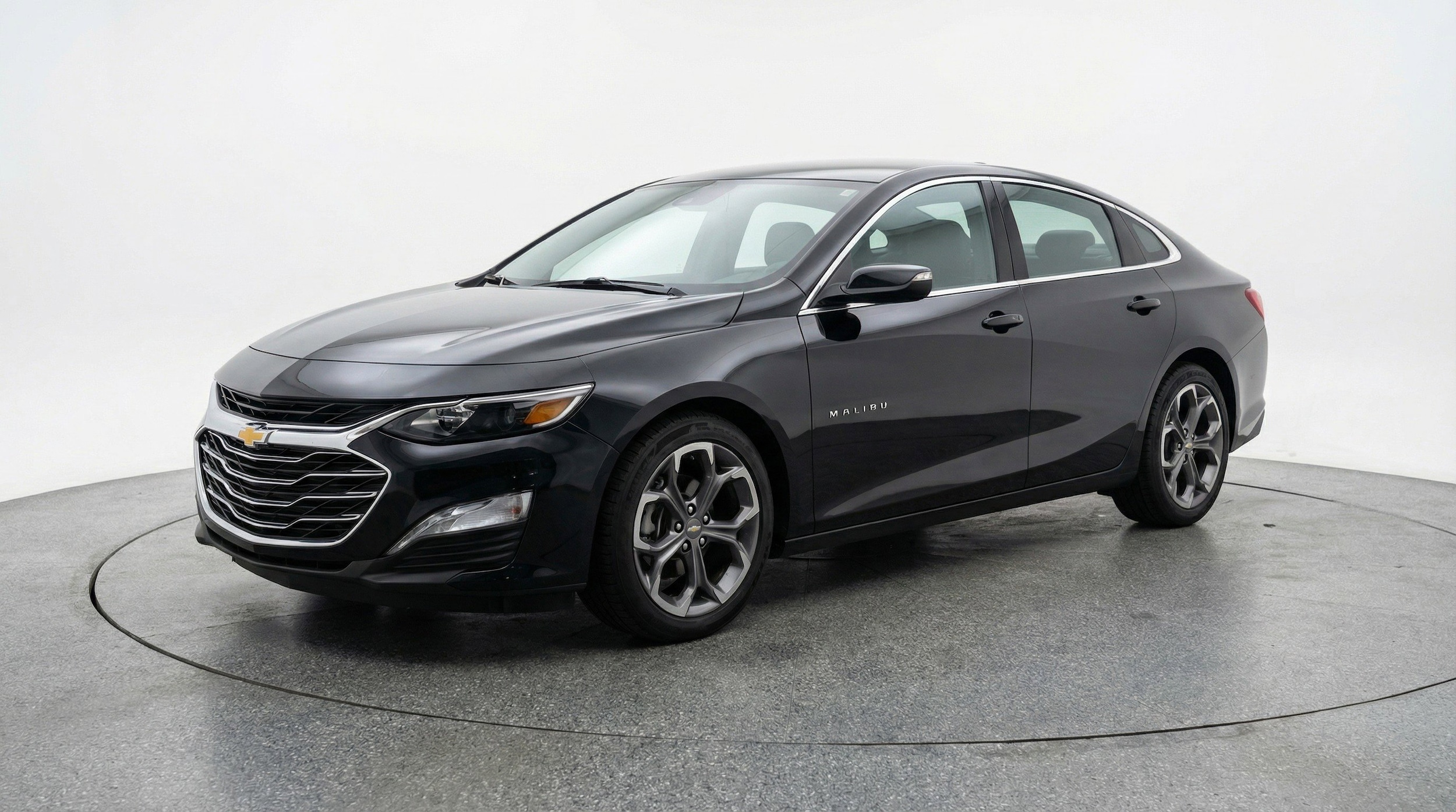 Thumbnail: 2024 Chevrolet Malibu - 3