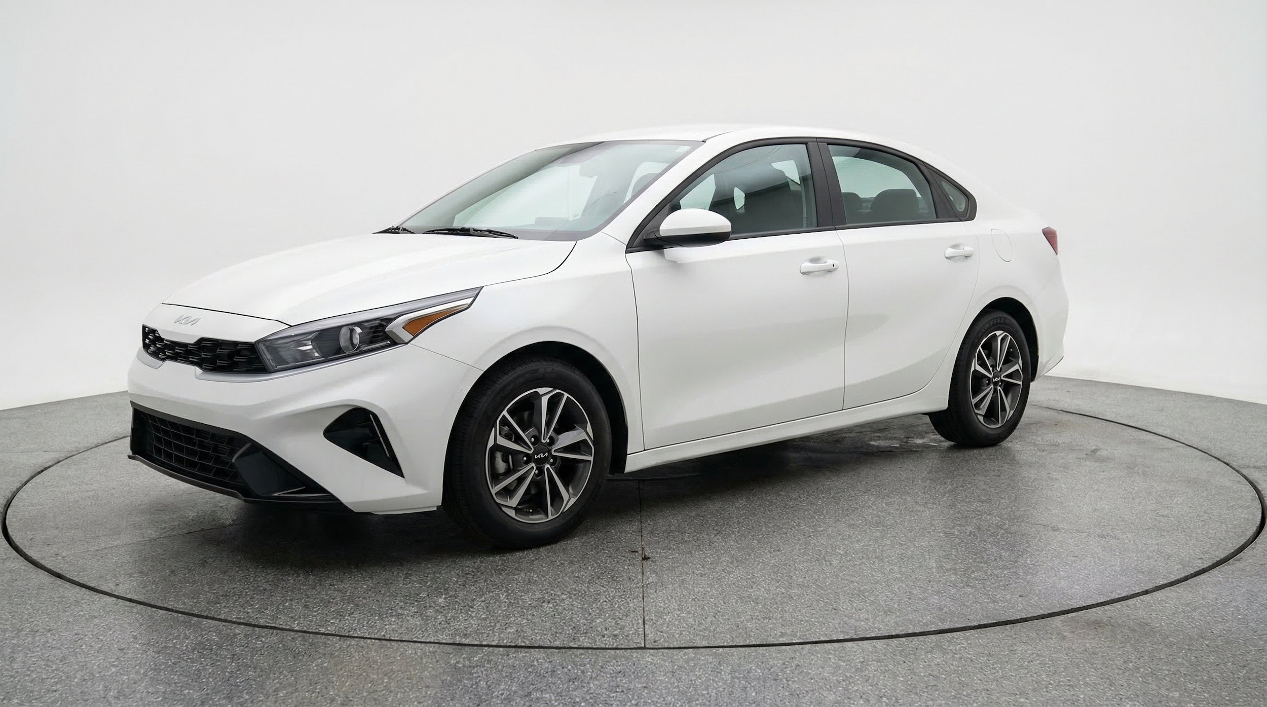 Thumbnail: 2024 Kia Forte - 3