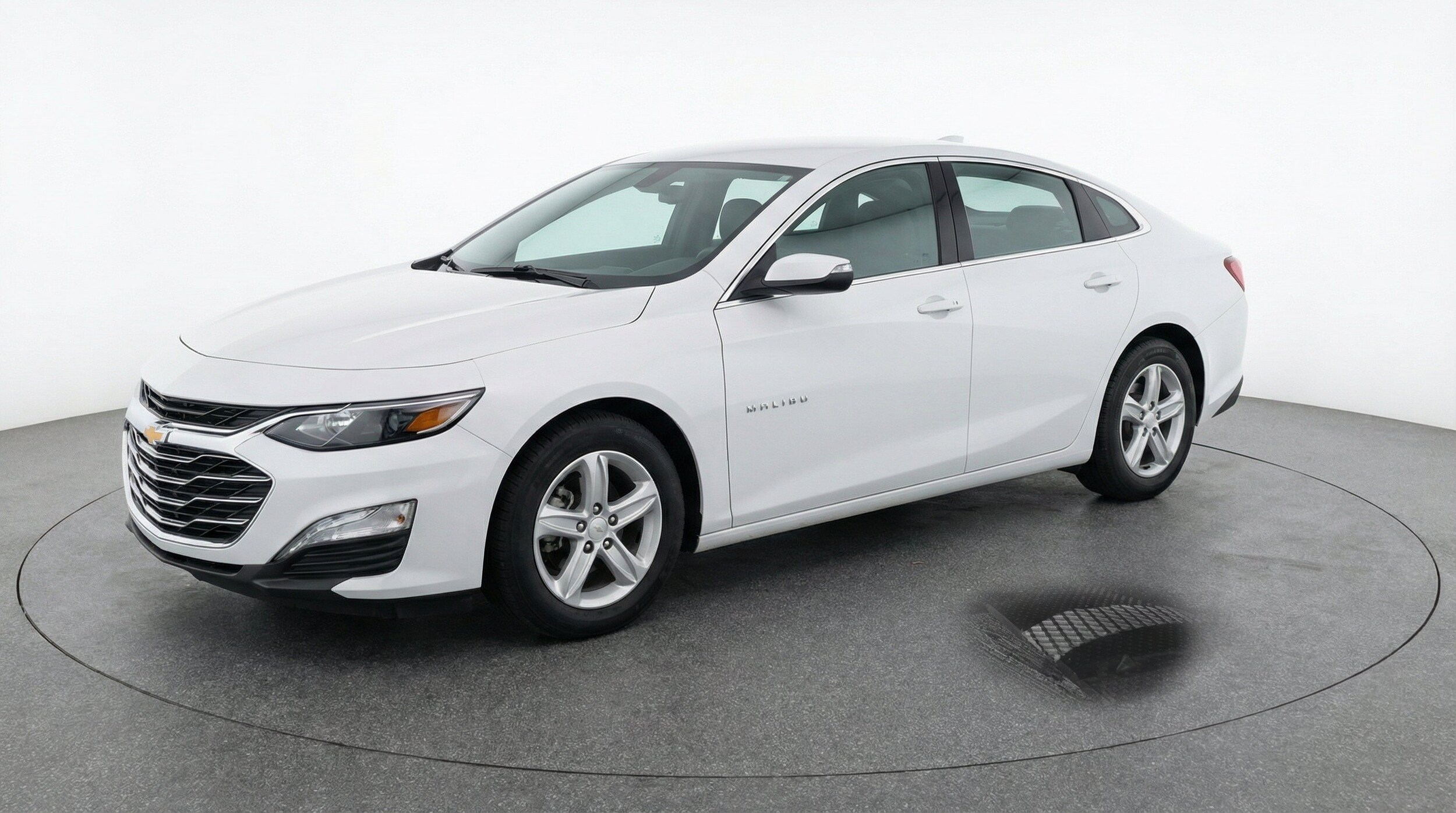 Thumbnail: 2024 Chevrolet Malibu - 3