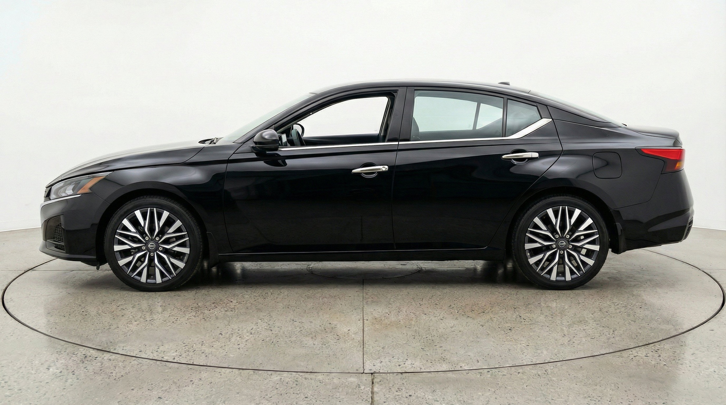 Thumbnail: 2025 Nissan Altima - 5