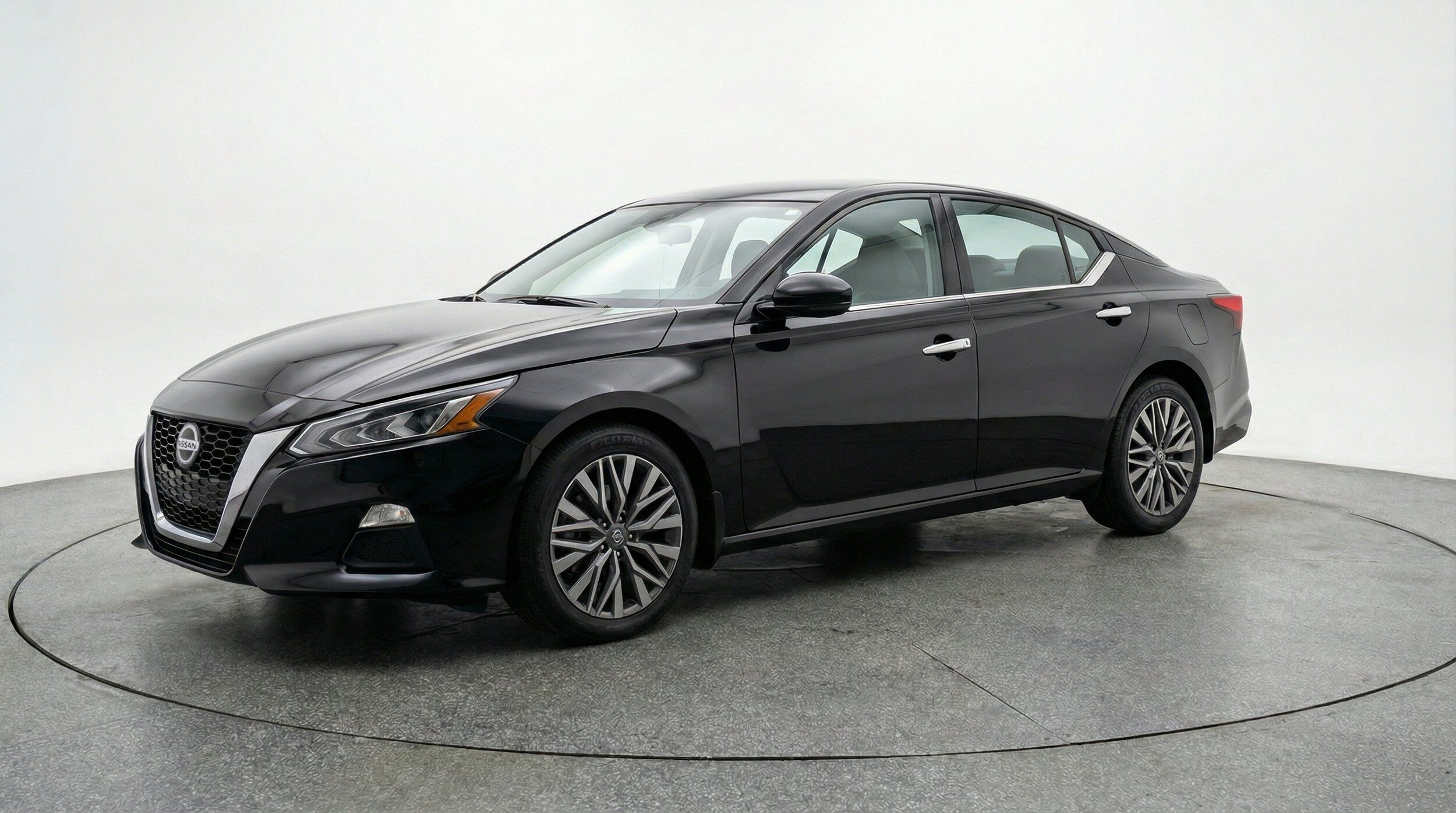 Thumbnail: 2025 Nissan Altima - 3