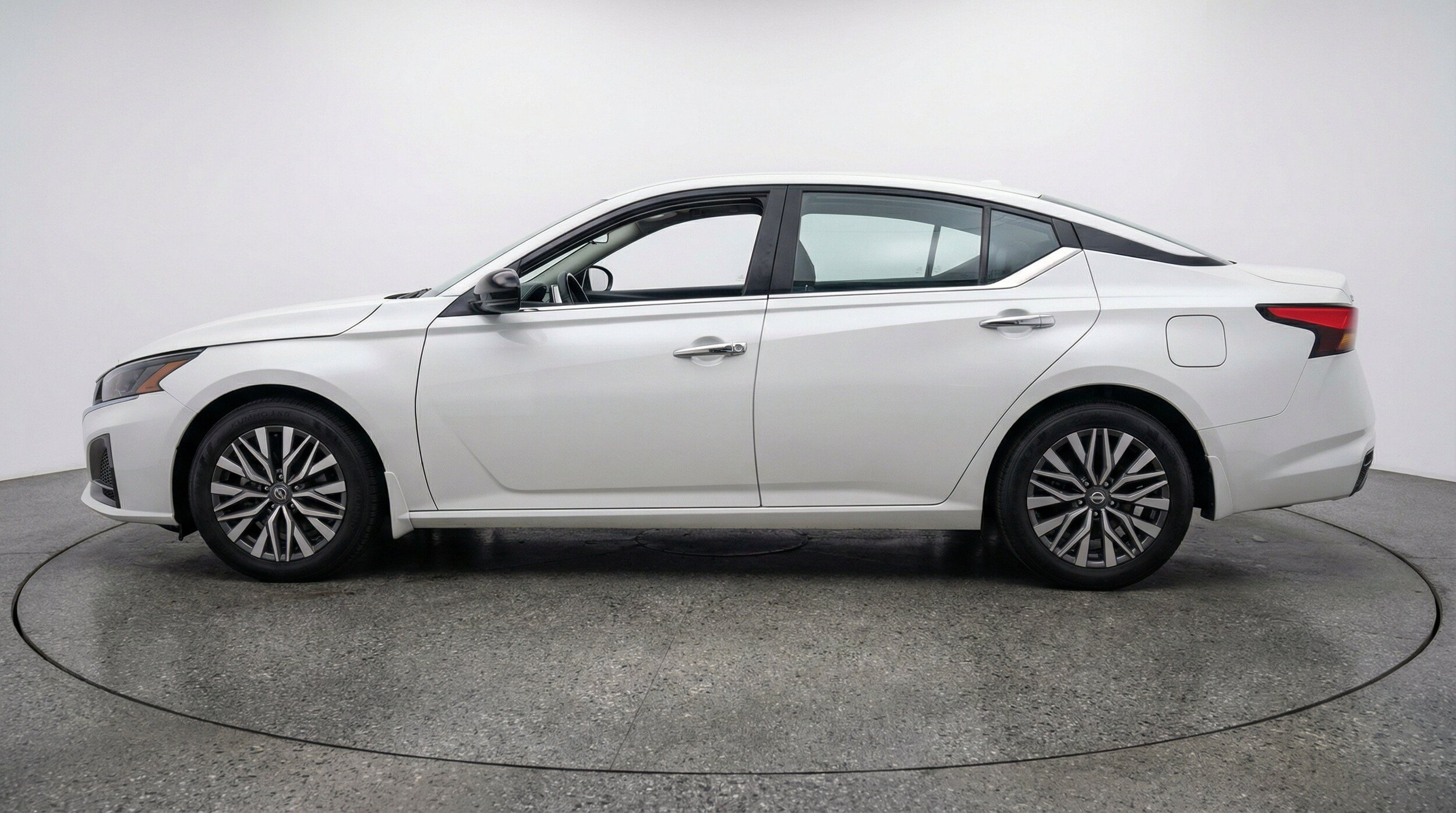 Thumbnail: 2025 Nissan Altima - 5