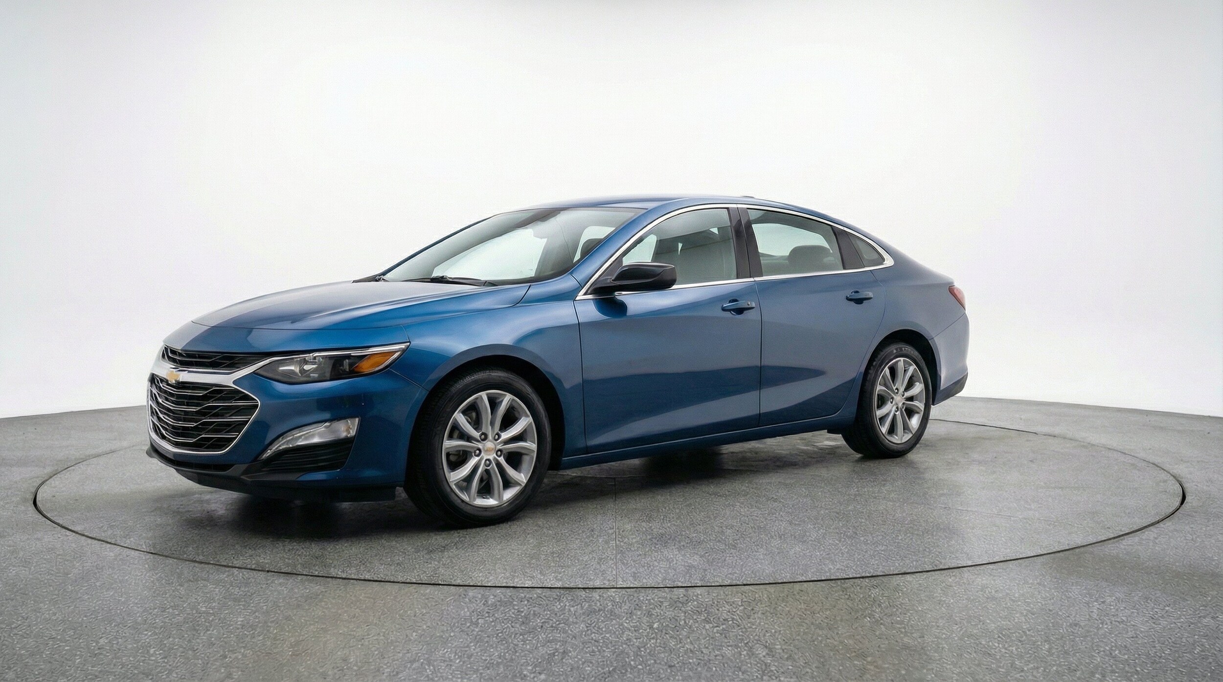 Thumbnail: 2024 Chevrolet Malibu - 3