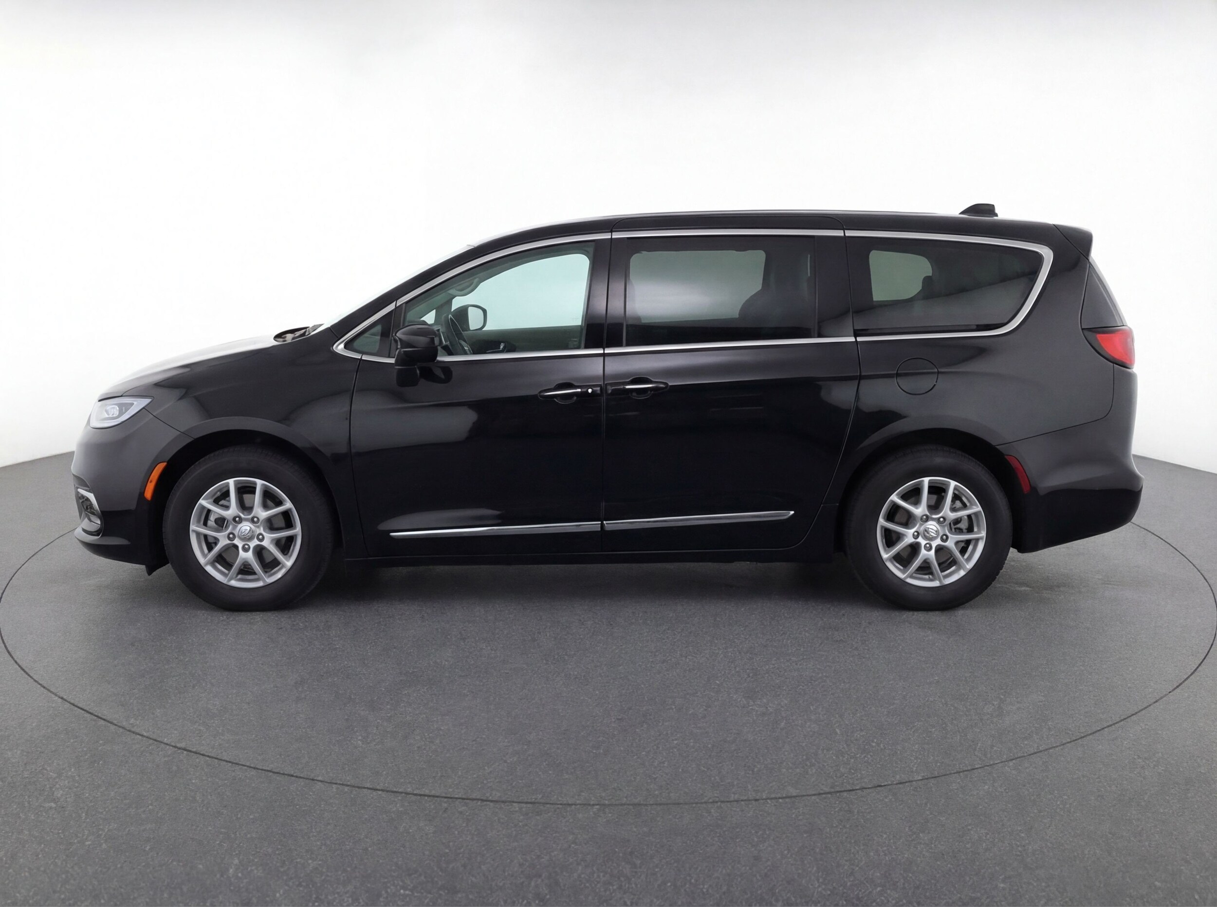 Thumbnail: 2024 Chrysler Pacifica - 5