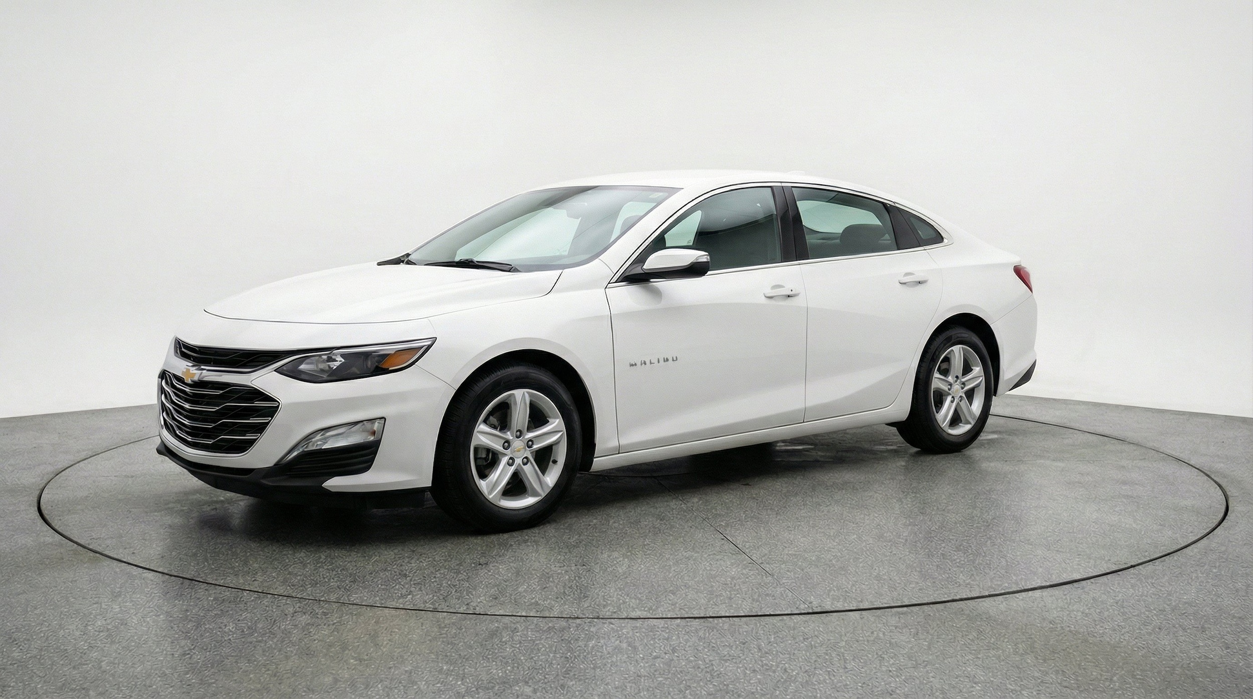 Thumbnail: 2024 Chevrolet Malibu - 3