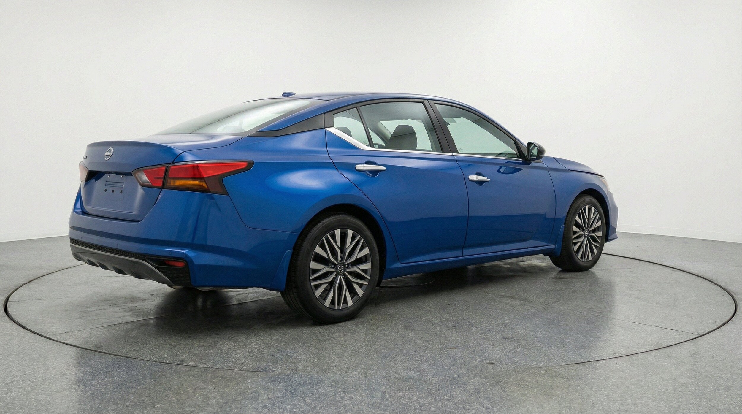 Thumbnail: 2025 Nissan Altima - 9