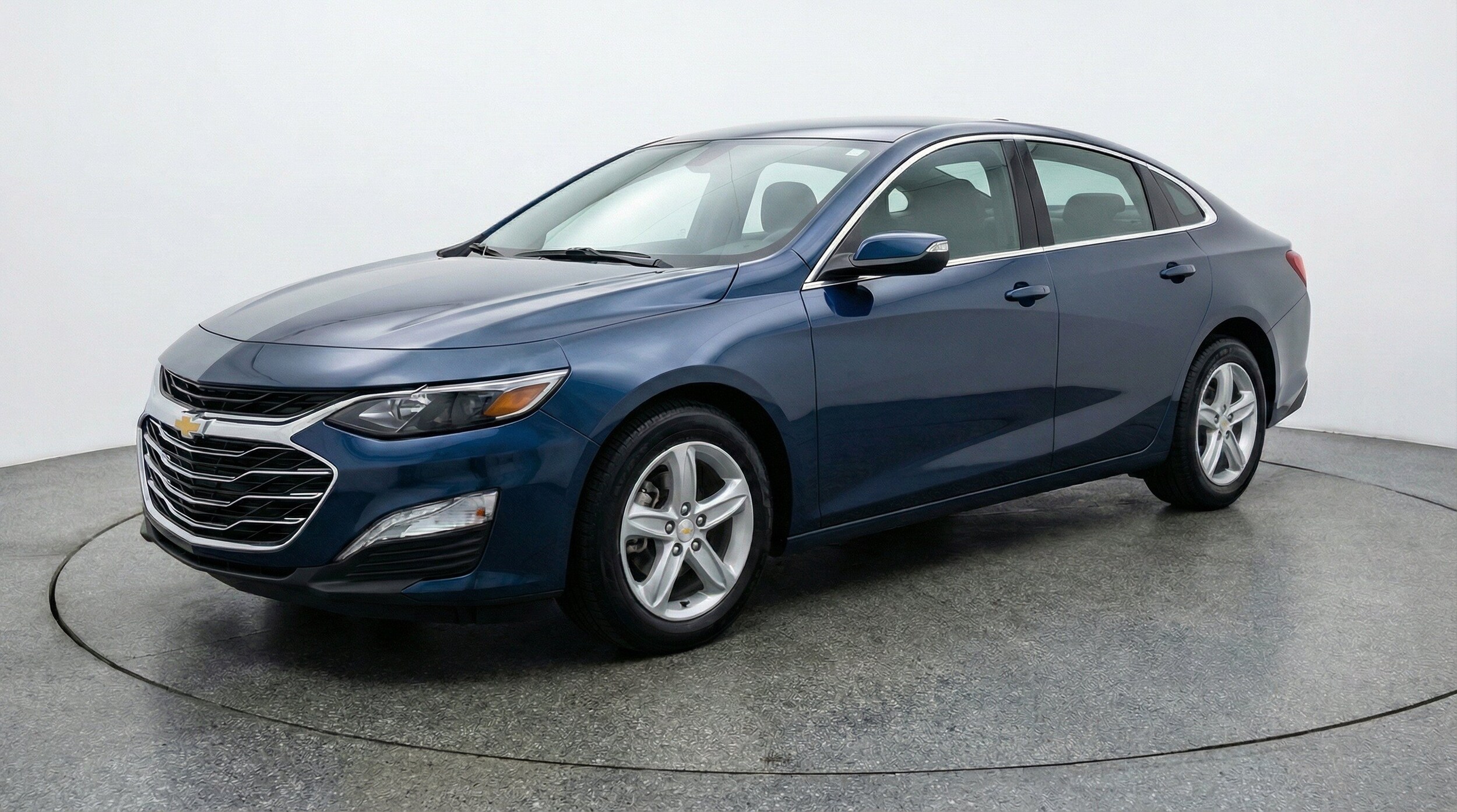 Thumbnail: 2024 Chevrolet Malibu - 3