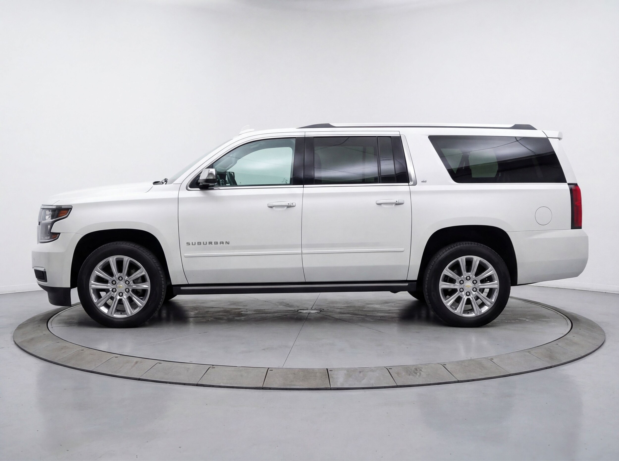 Thumbnail: 2023 Chevrolet Suburban - 5