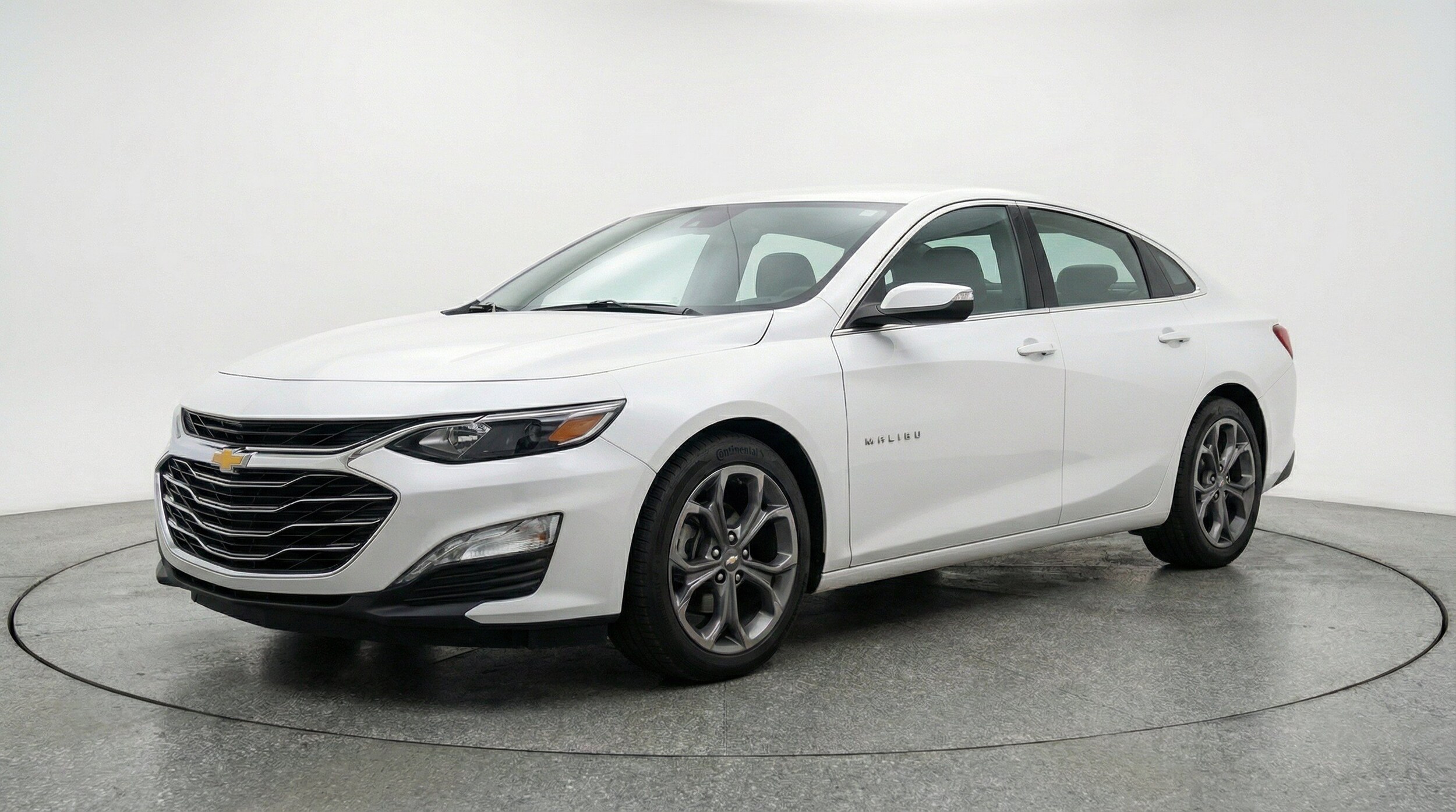 Thumbnail: 2024 Chevrolet Malibu - 3