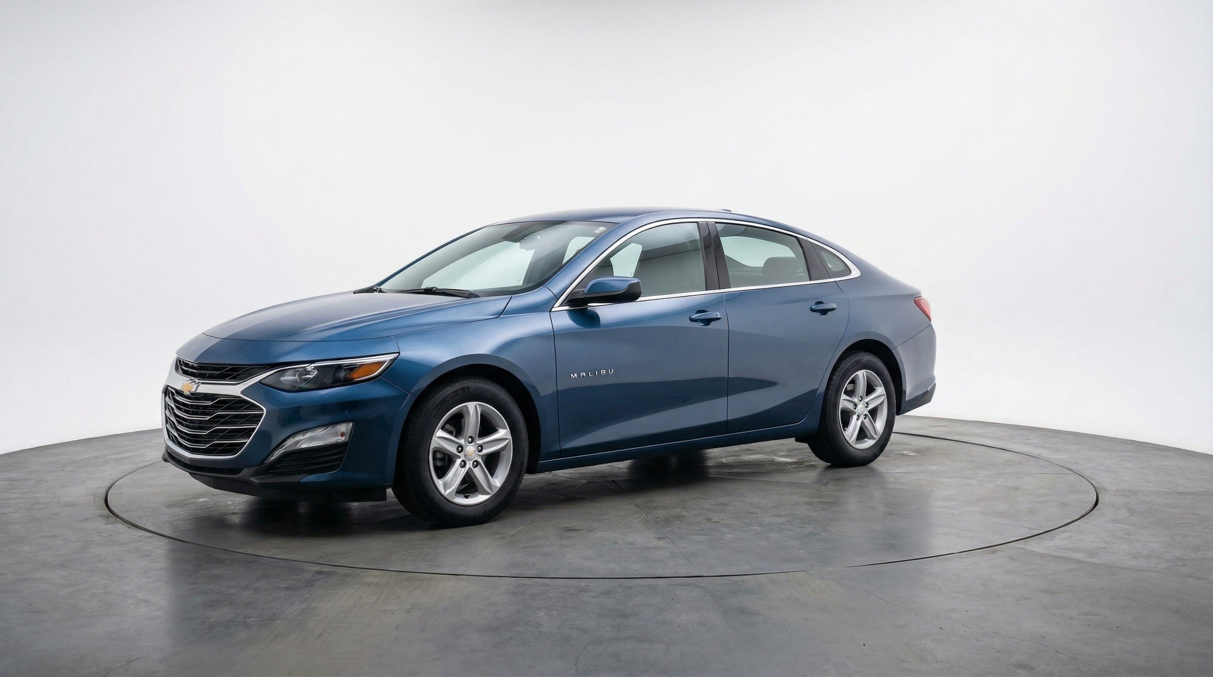 Thumbnail: 2024 Chevrolet Malibu - 3