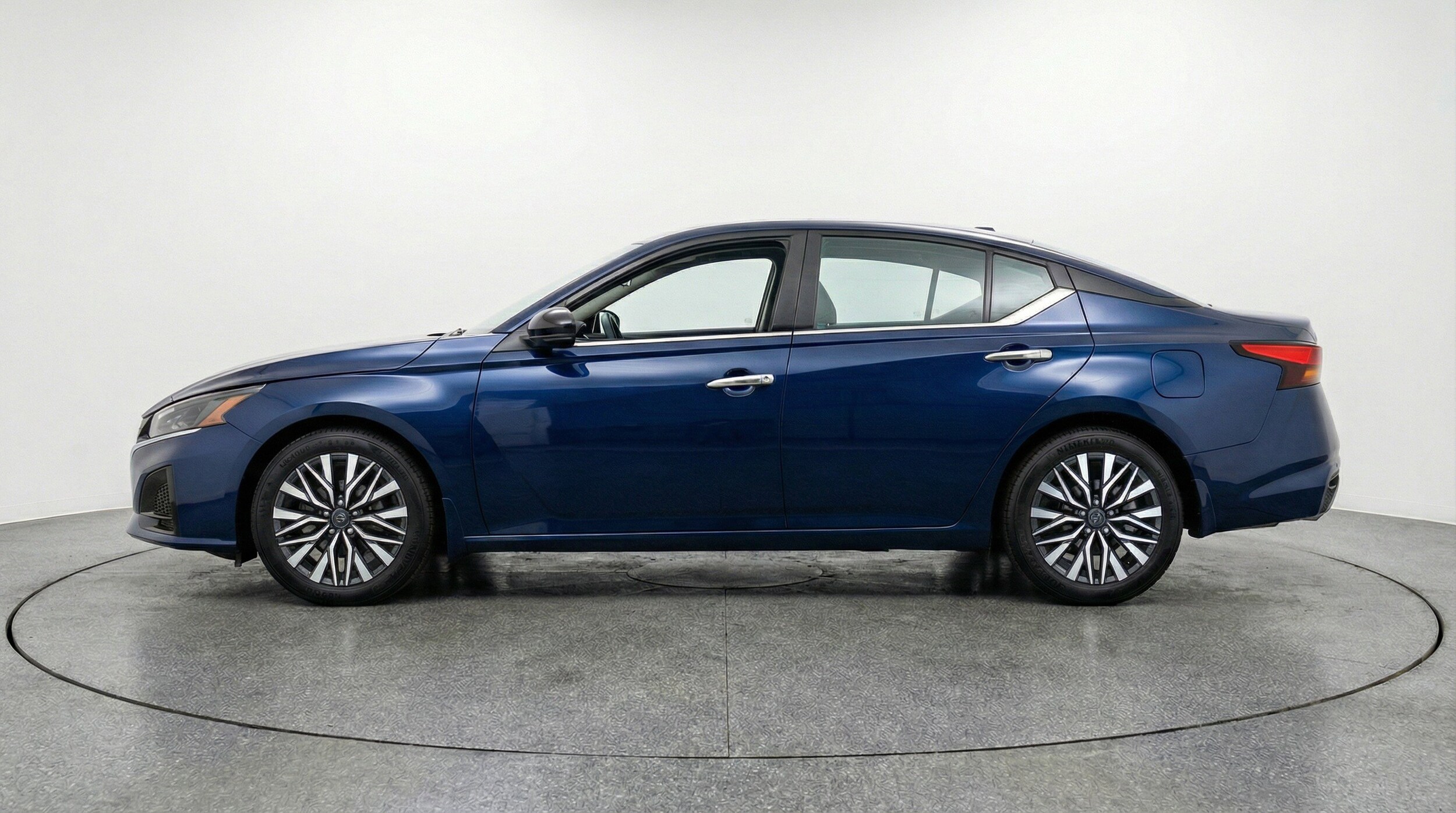 Thumbnail: 2025 Nissan Altima - 5