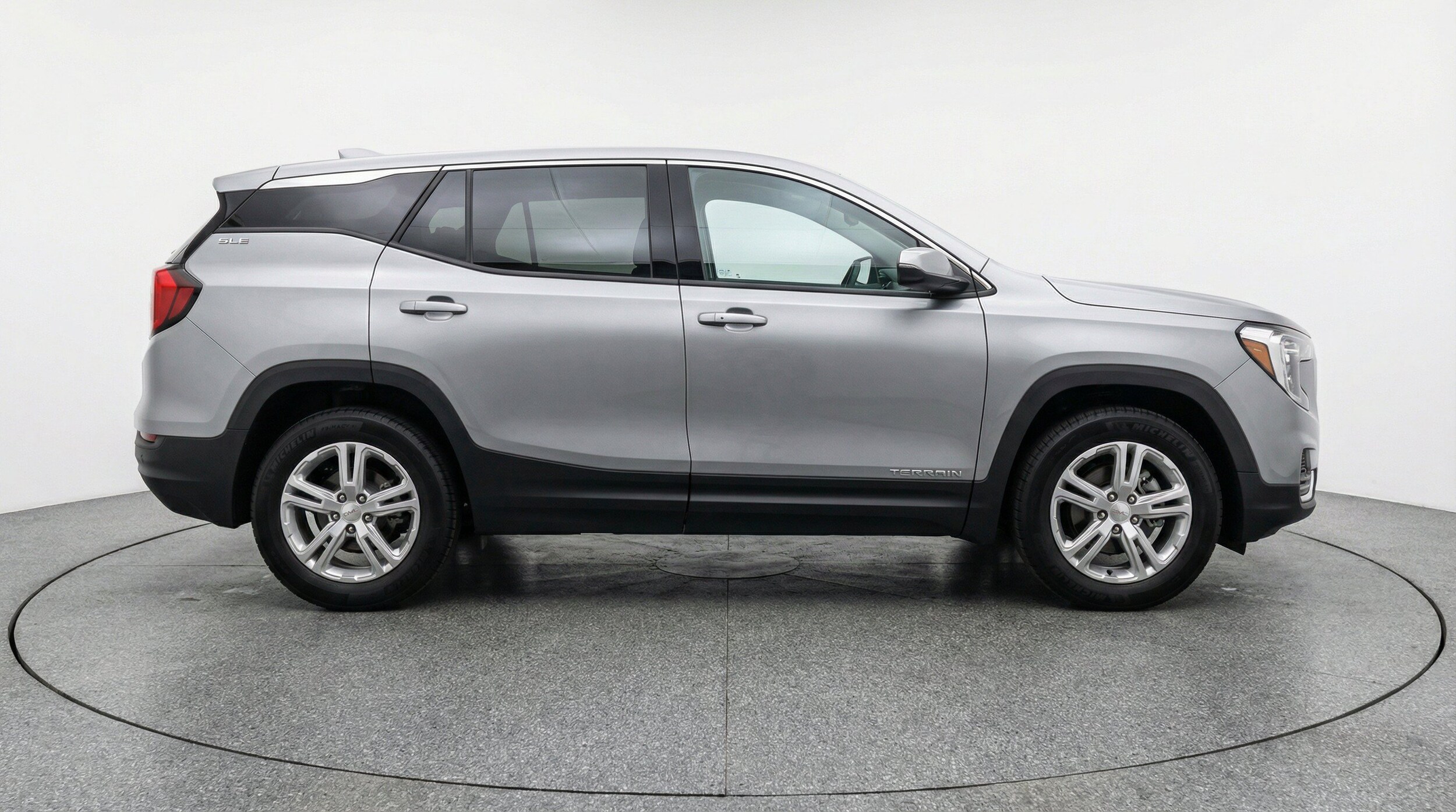 2024 GMC Terrain SLE - Photo 11