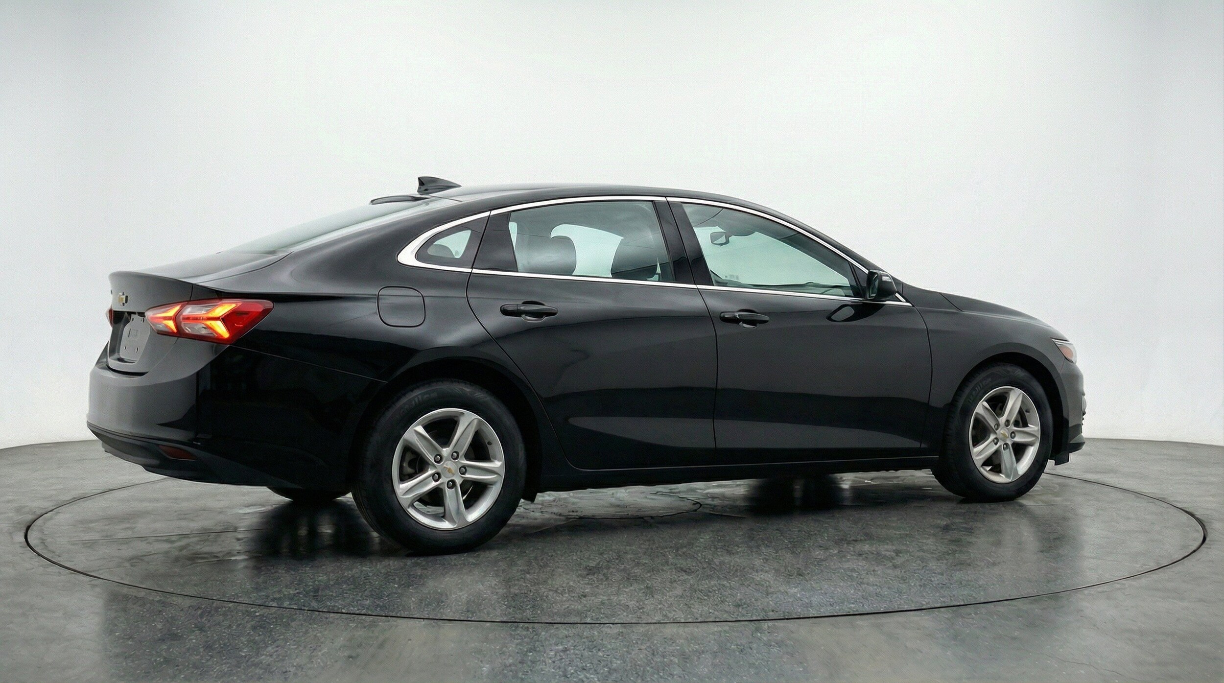 Thumbnail: 2024 Chevrolet Malibu - 9