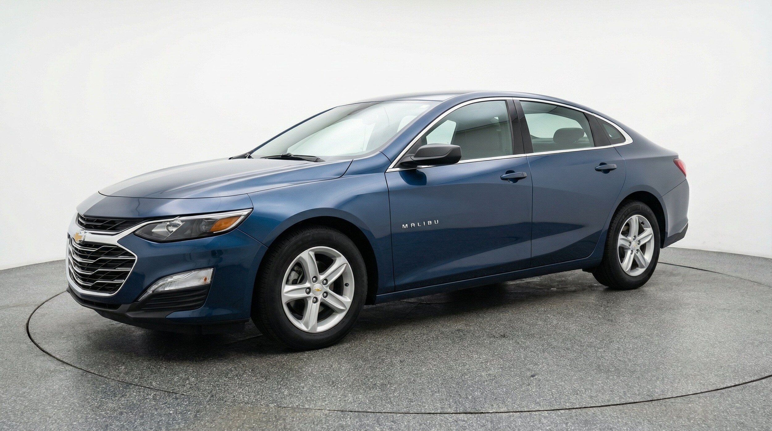 Thumbnail: 2024 Chevrolet Malibu - 3