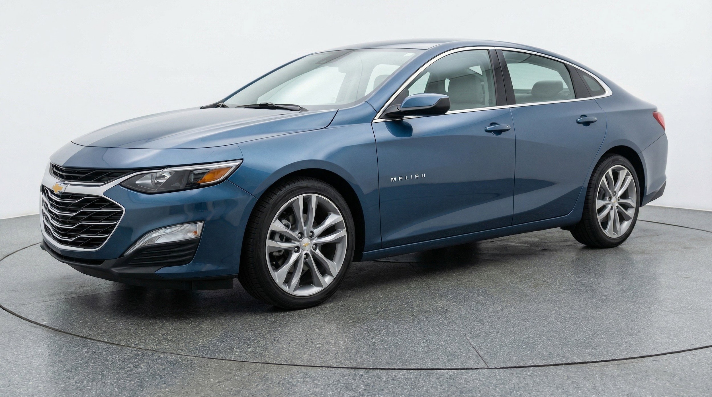 Thumbnail: 2024 Chevrolet Malibu - 3