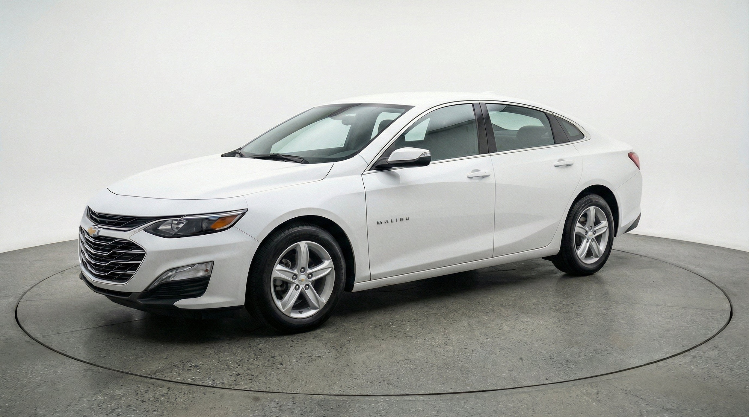 Thumbnail: 2024 Chevrolet Malibu - 3