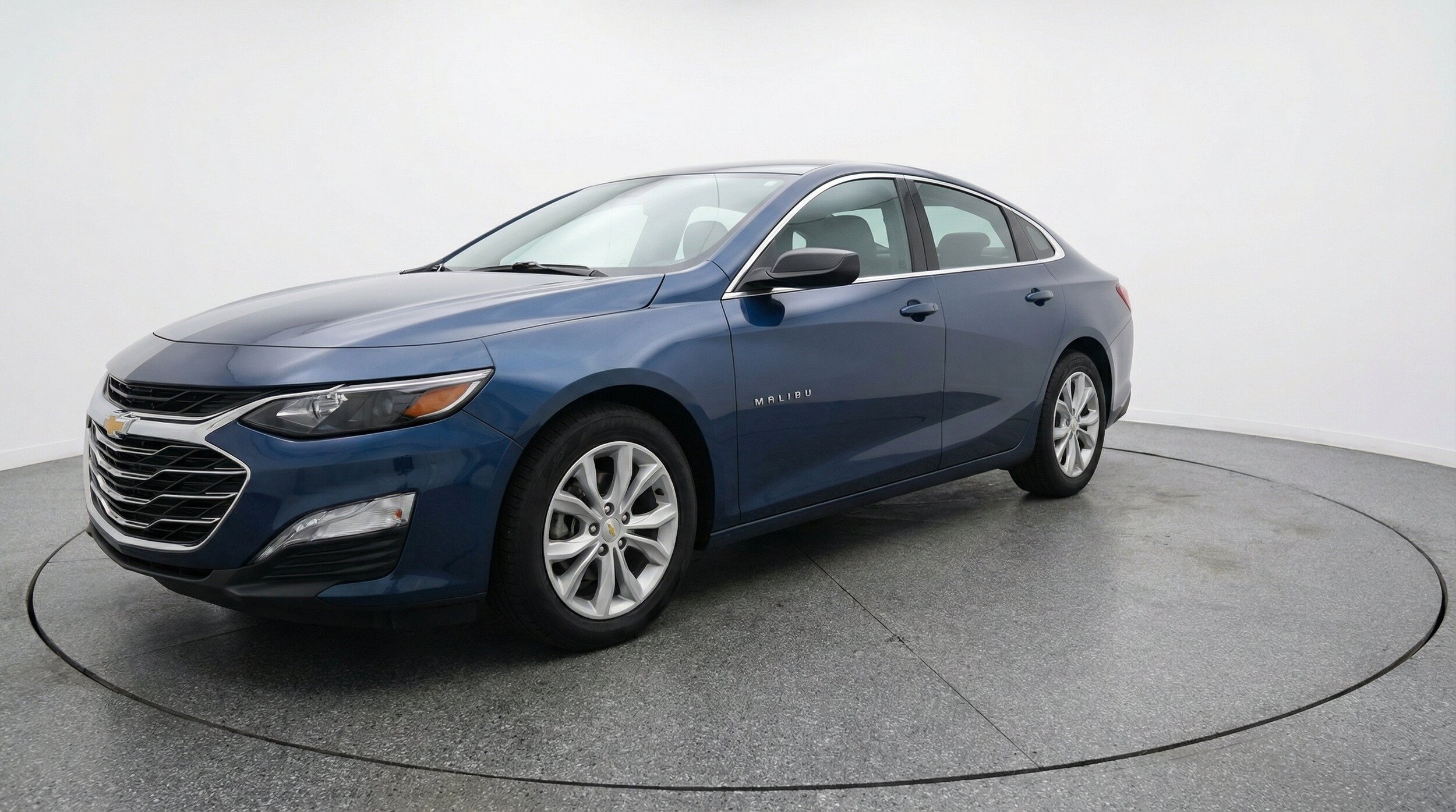 Thumbnail: 2024 Chevrolet Malibu - 3