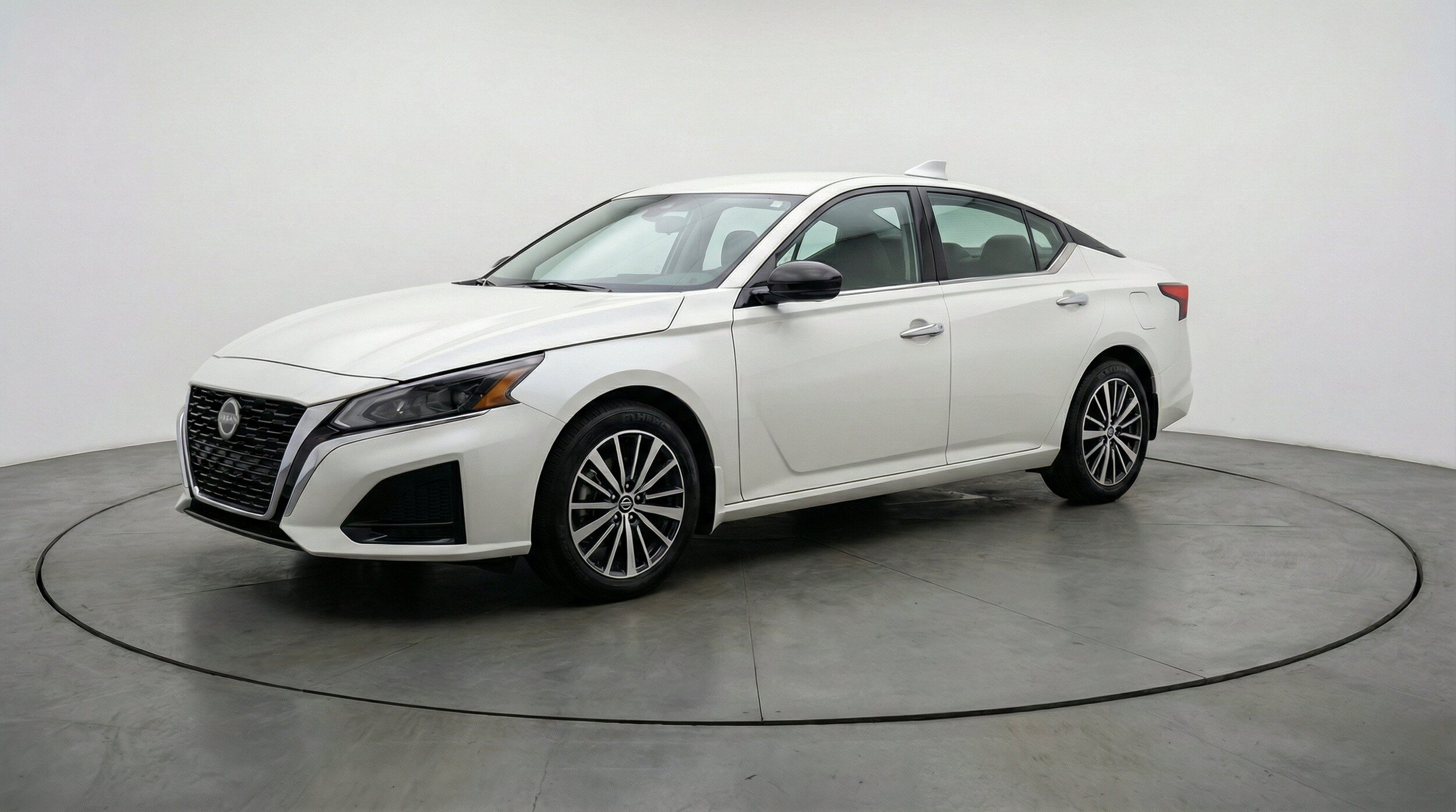 Thumbnail: 2025 Nissan Altima - 3