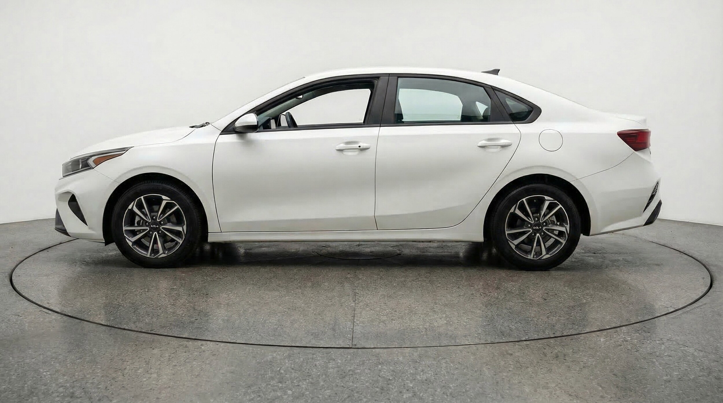 Thumbnail: 2024 Kia Forte - 5