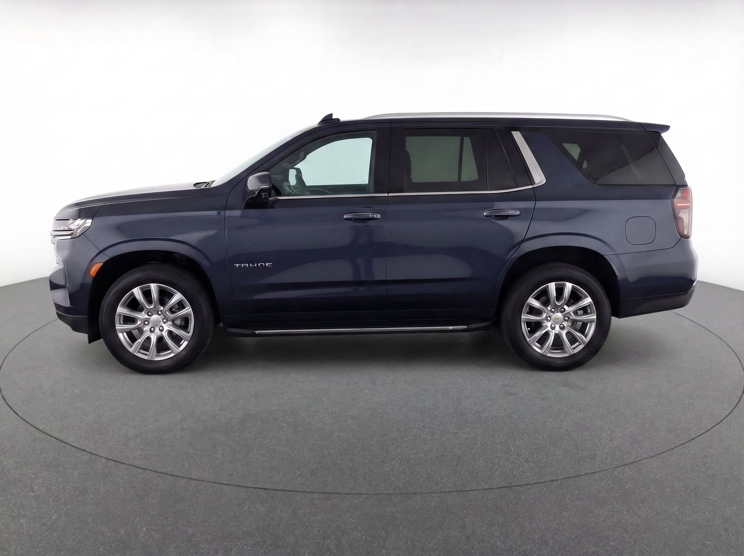 Thumbnail: 2023 Chevrolet Suburban - 5
