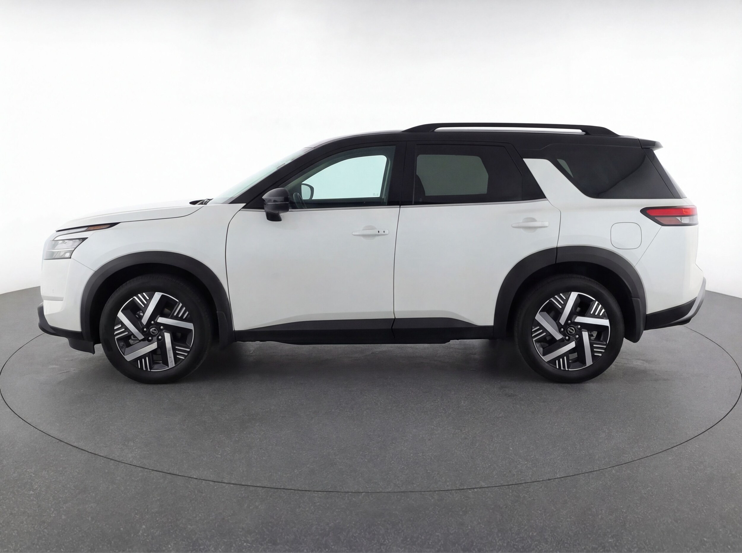 Thumbnail: 2025 Nissan Kicks - 4