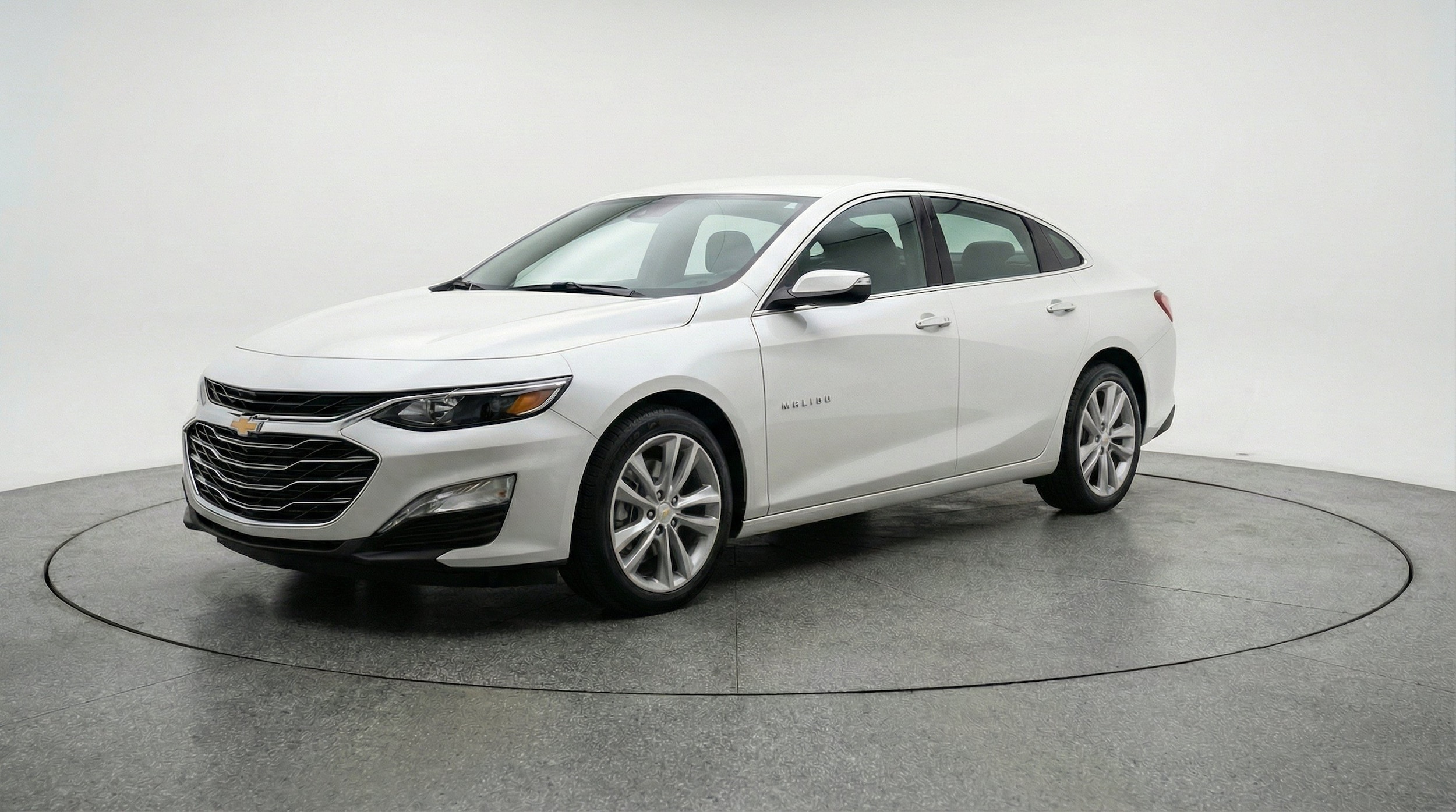 Thumbnail: 2024 Chevrolet Malibu - 3