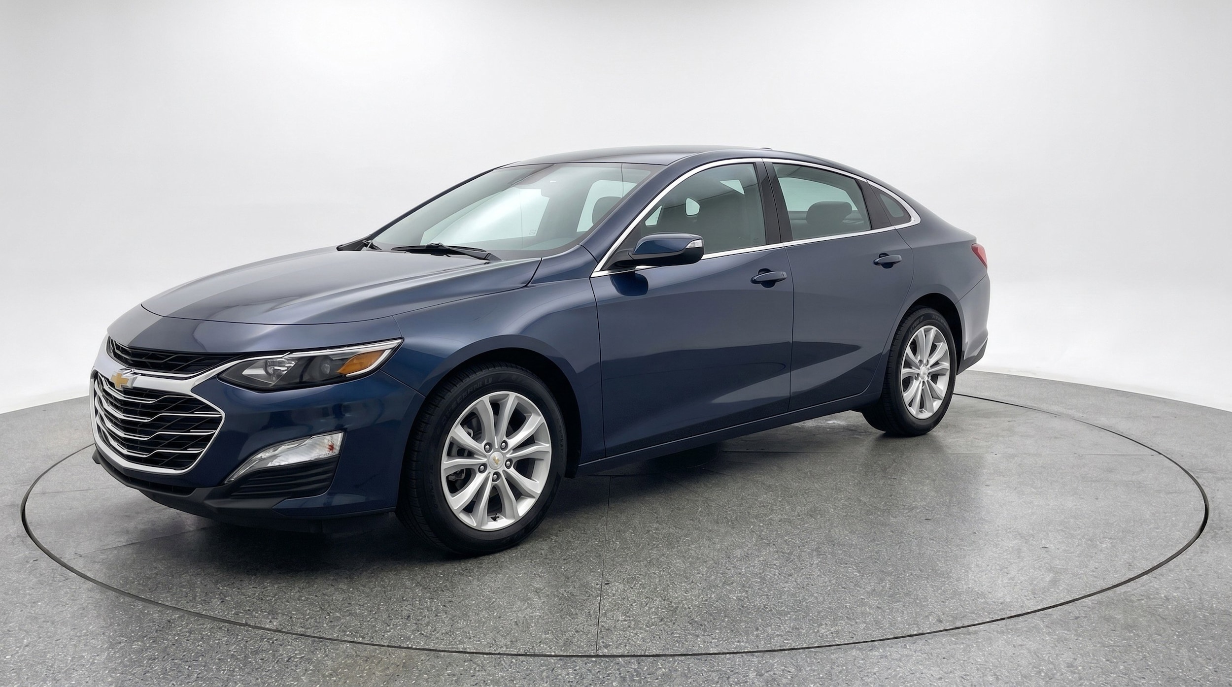 Thumbnail: 2023 Chevrolet Malibu - 3