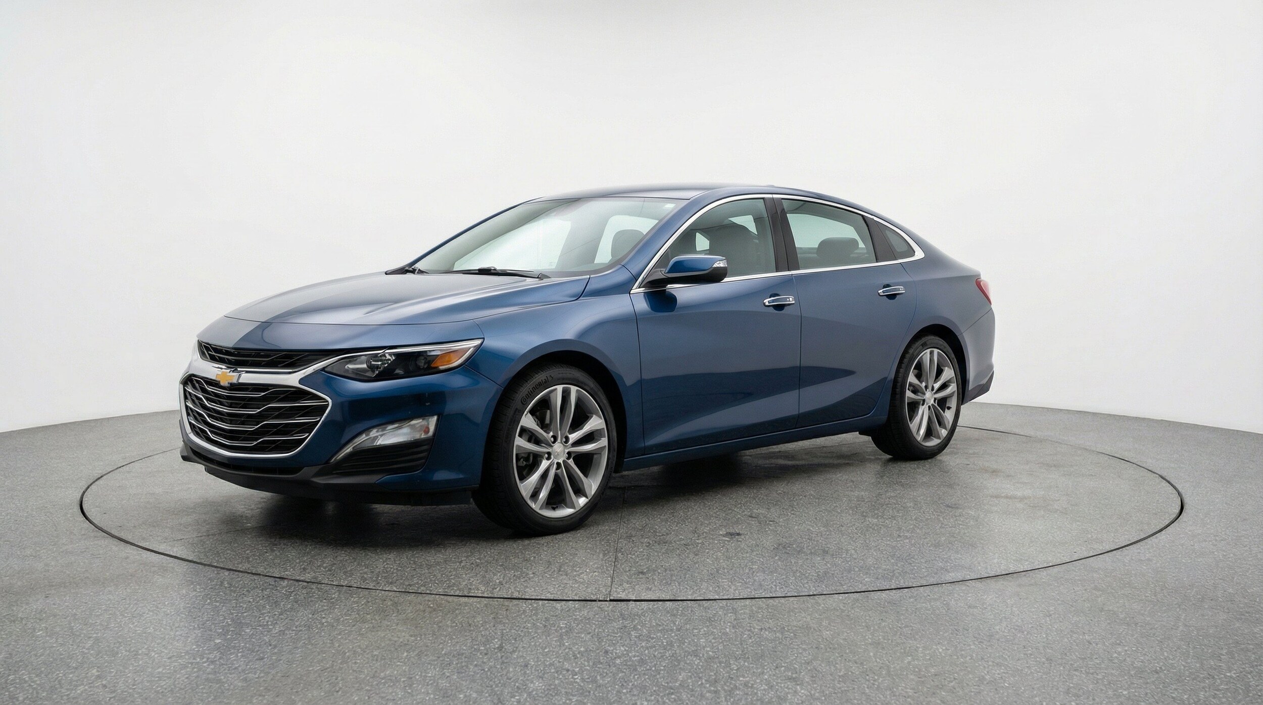 Thumbnail: 2024 Chevrolet Malibu - 3