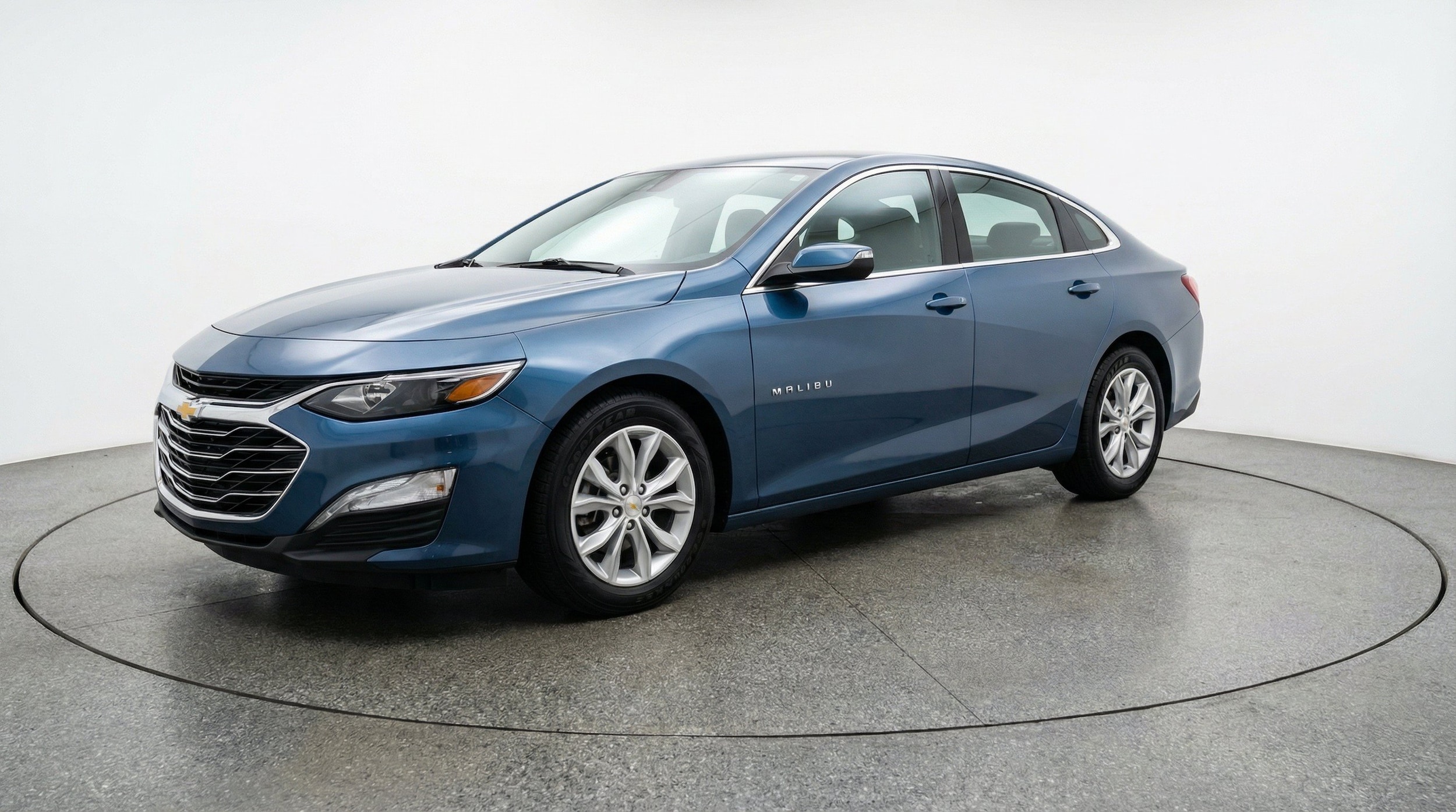 Thumbnail: 2024 Chevrolet Malibu - 3