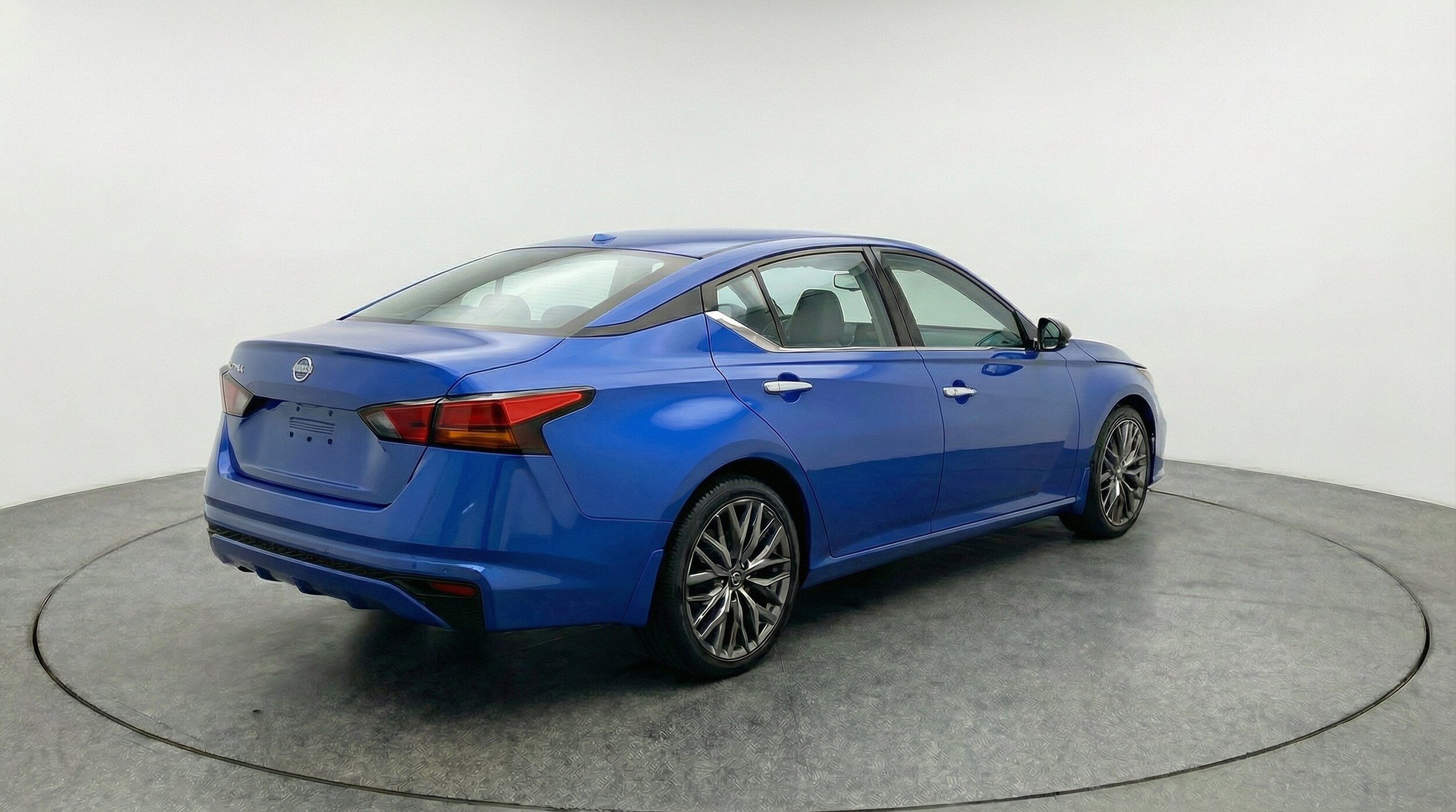 Thumbnail: 2025 Nissan Altima - 9