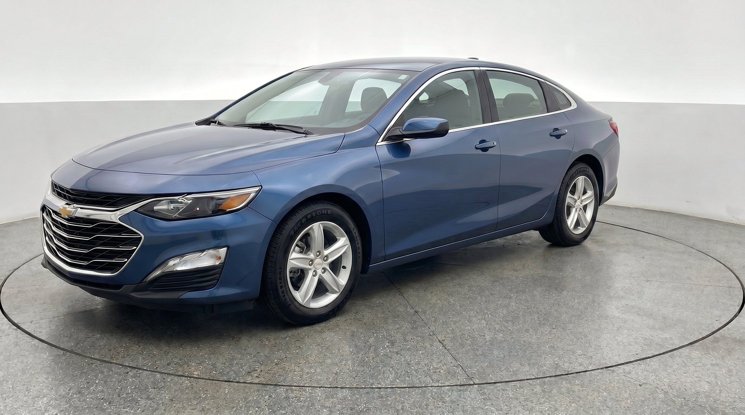 Thumbnail: 2024 Chevrolet Malibu - 3